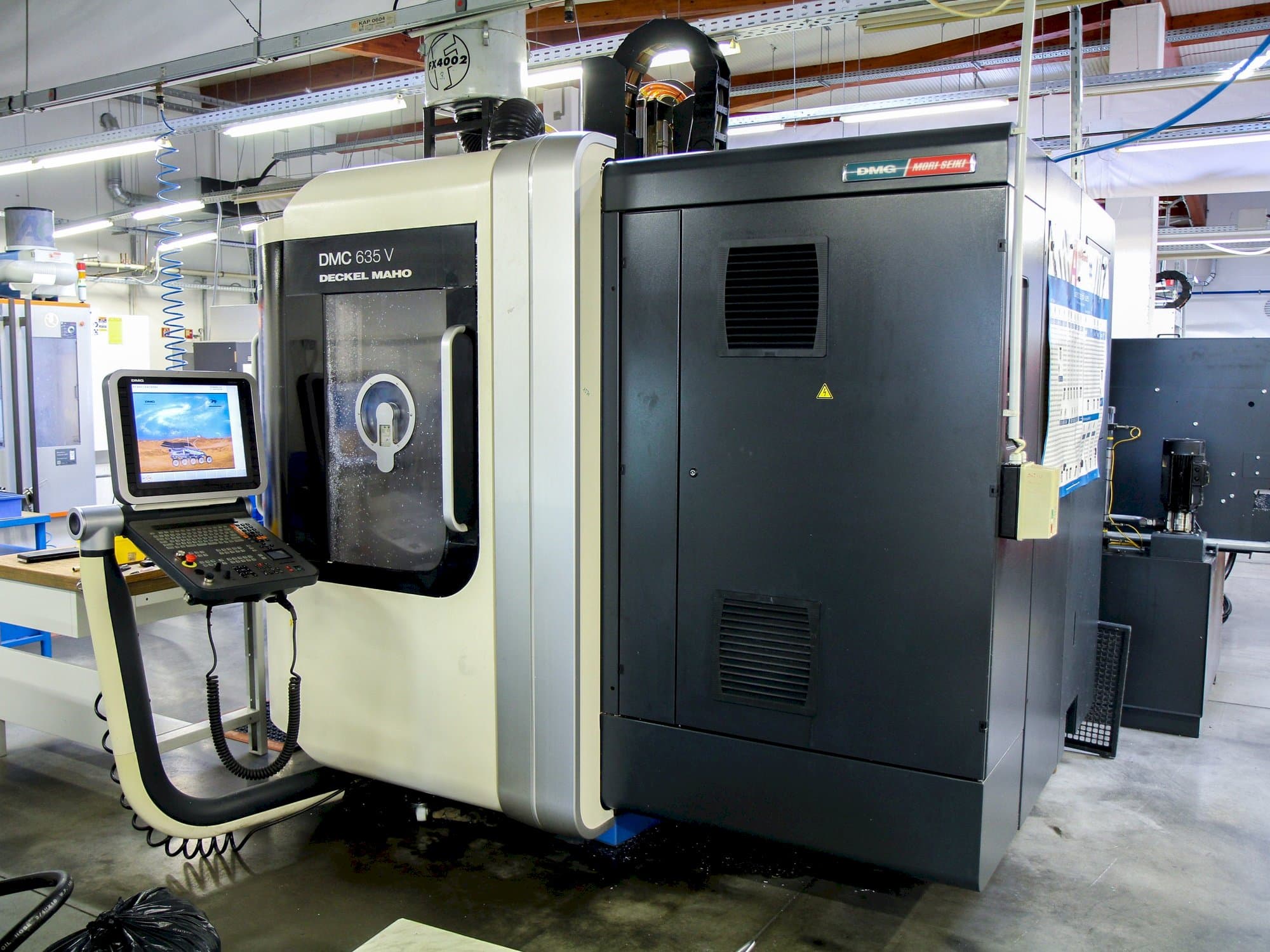 Koneen  DMG MORI DMC 635V PW etunäkymä