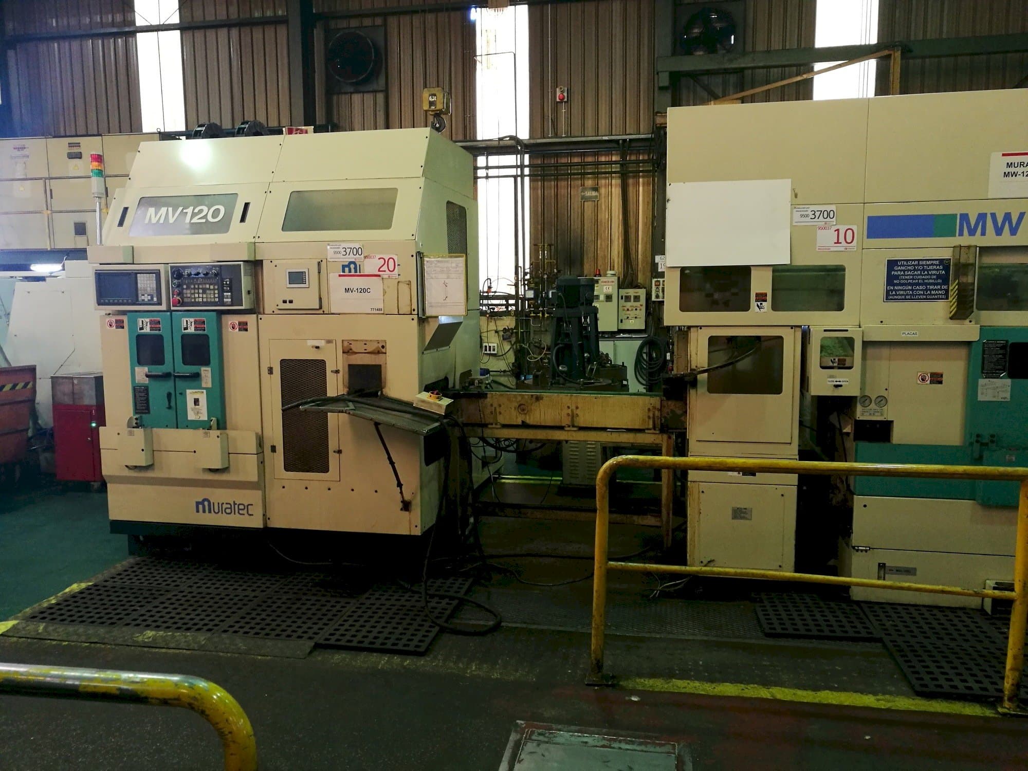 Koneen  Muratec MV120 etunäkymä