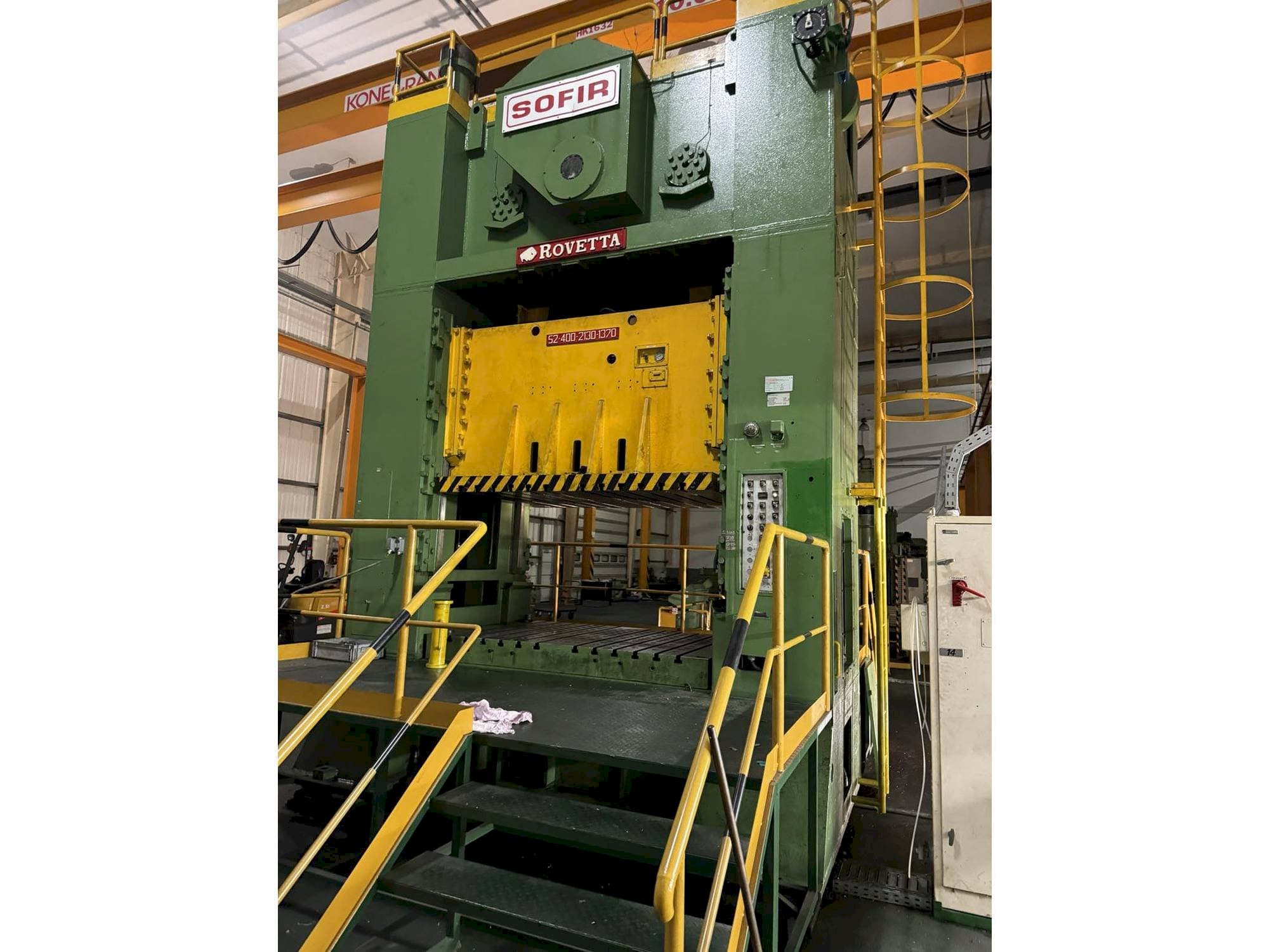 Koneen  ROVETTA 400t etunäkymä