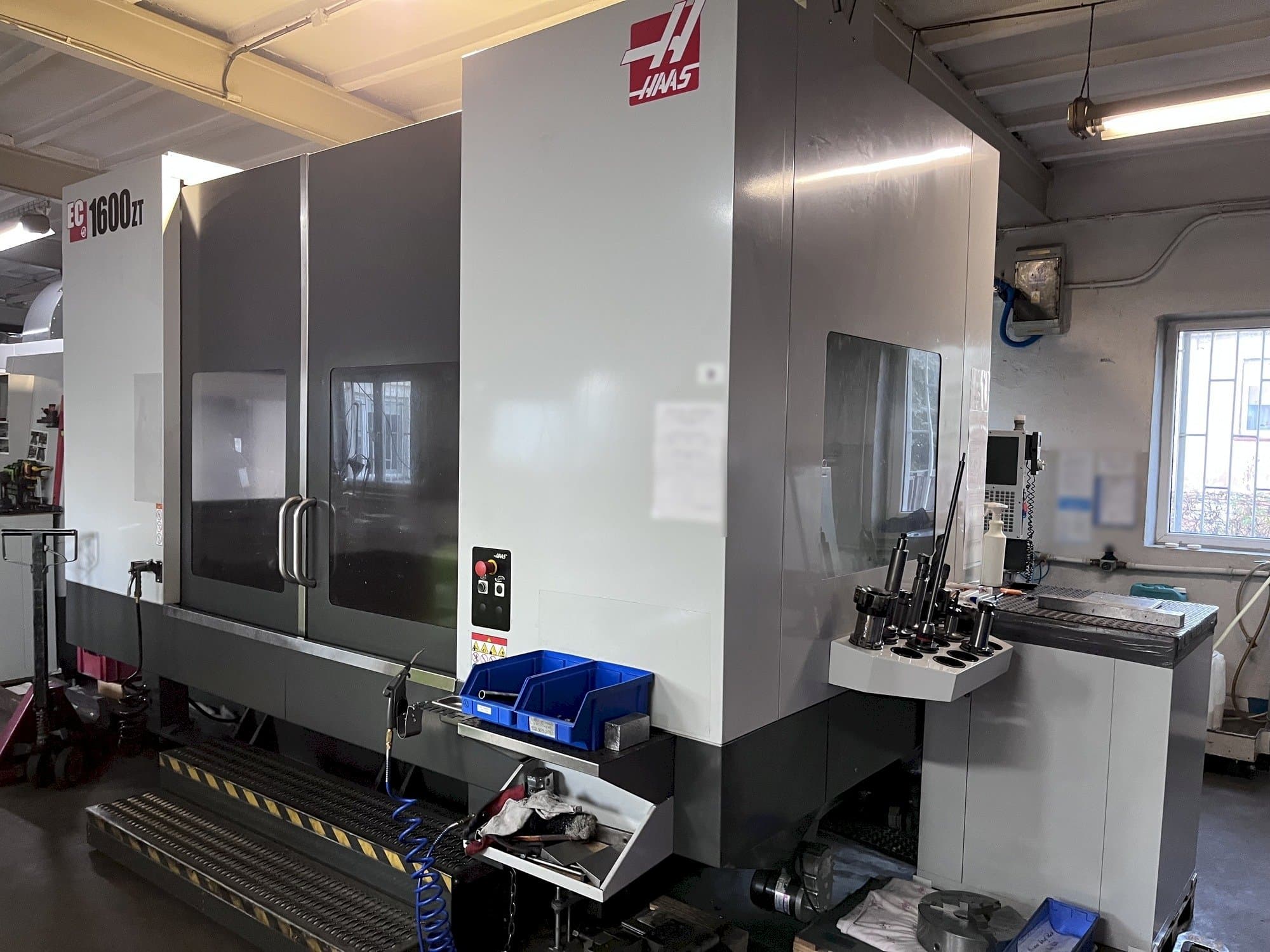 Koneen  HAAS EC-1600 ZT etunäkymä