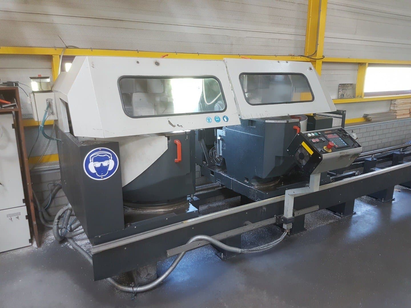 Koneen  Elumatec DG 244 etunäkymä