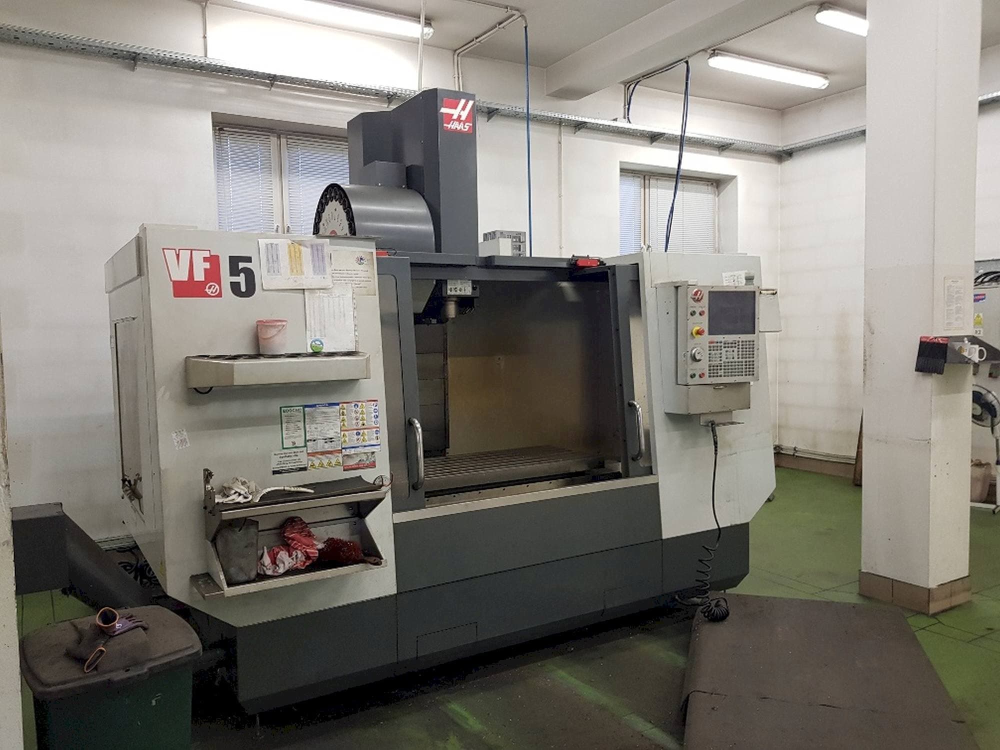 Koneen  HAAS VF-5/40 etunäkymä
