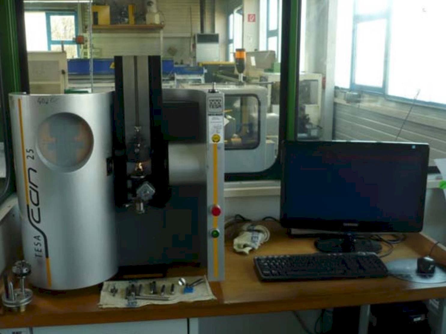 Koneen  TESA Scan 25 etunäkymä