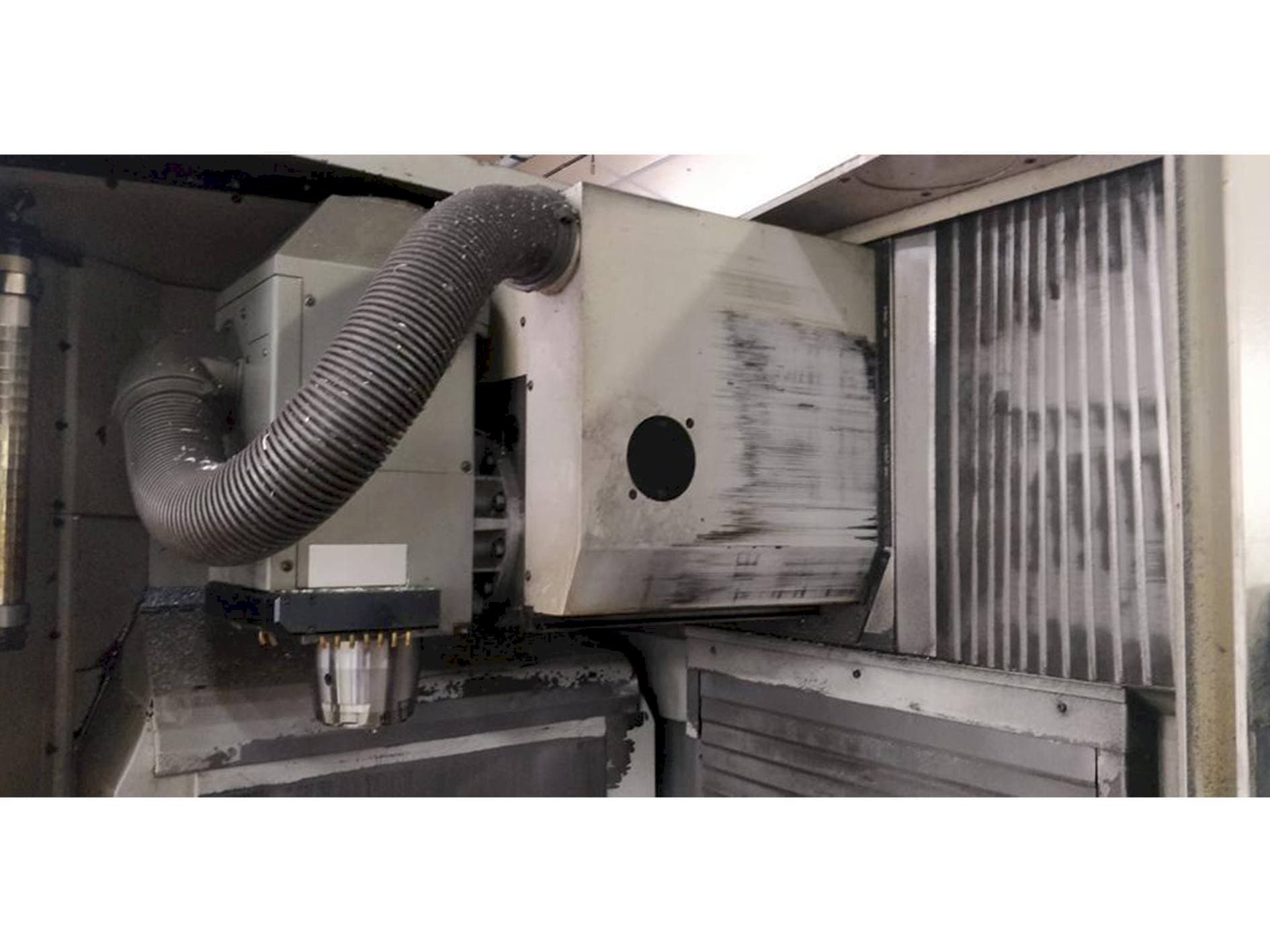 Koneen  DECKEL MAHO (DMG) Type DMU 60 T etunäkymä