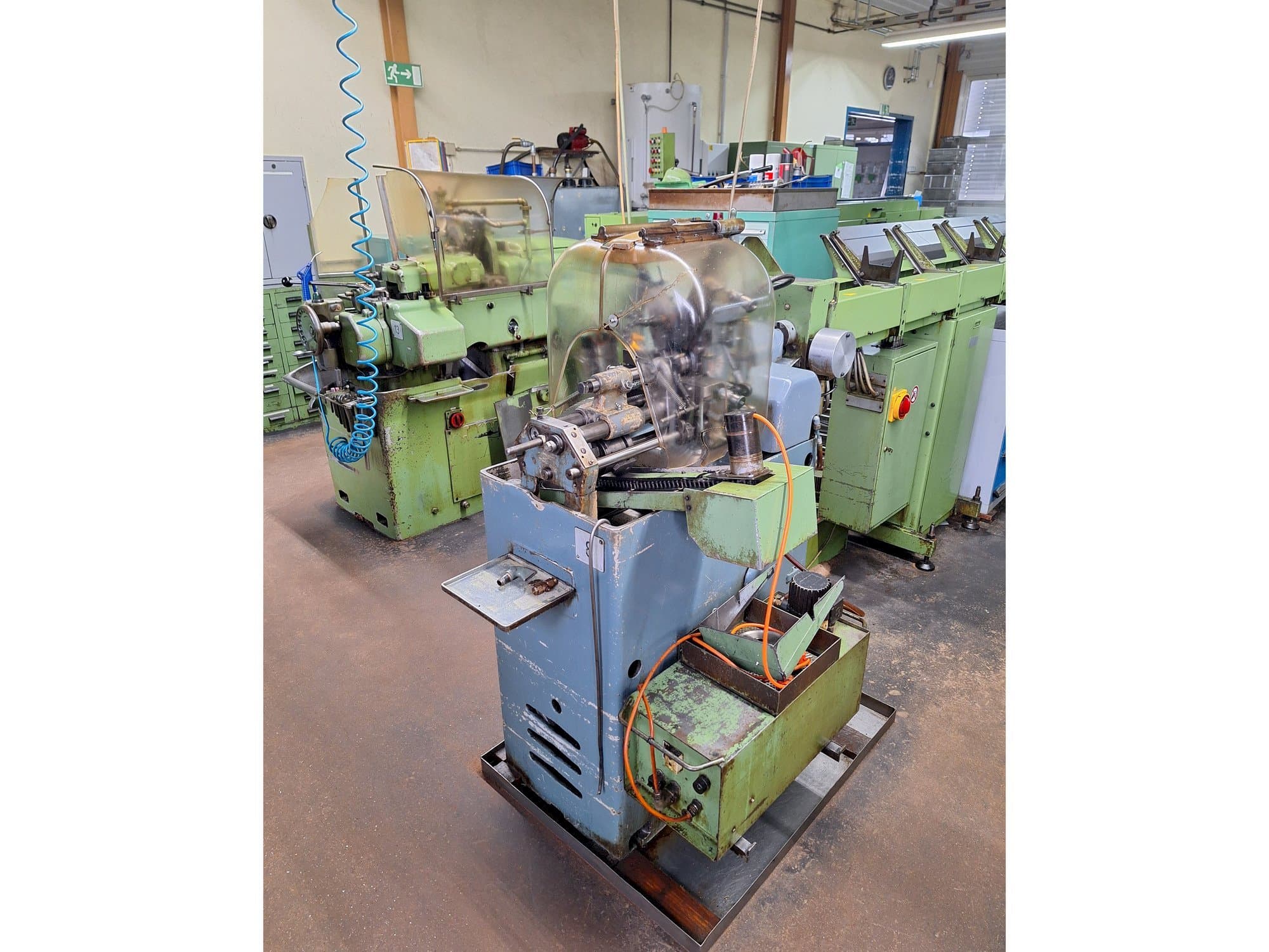 Koneen  TRAUB A25 vasemman sivun näkymä