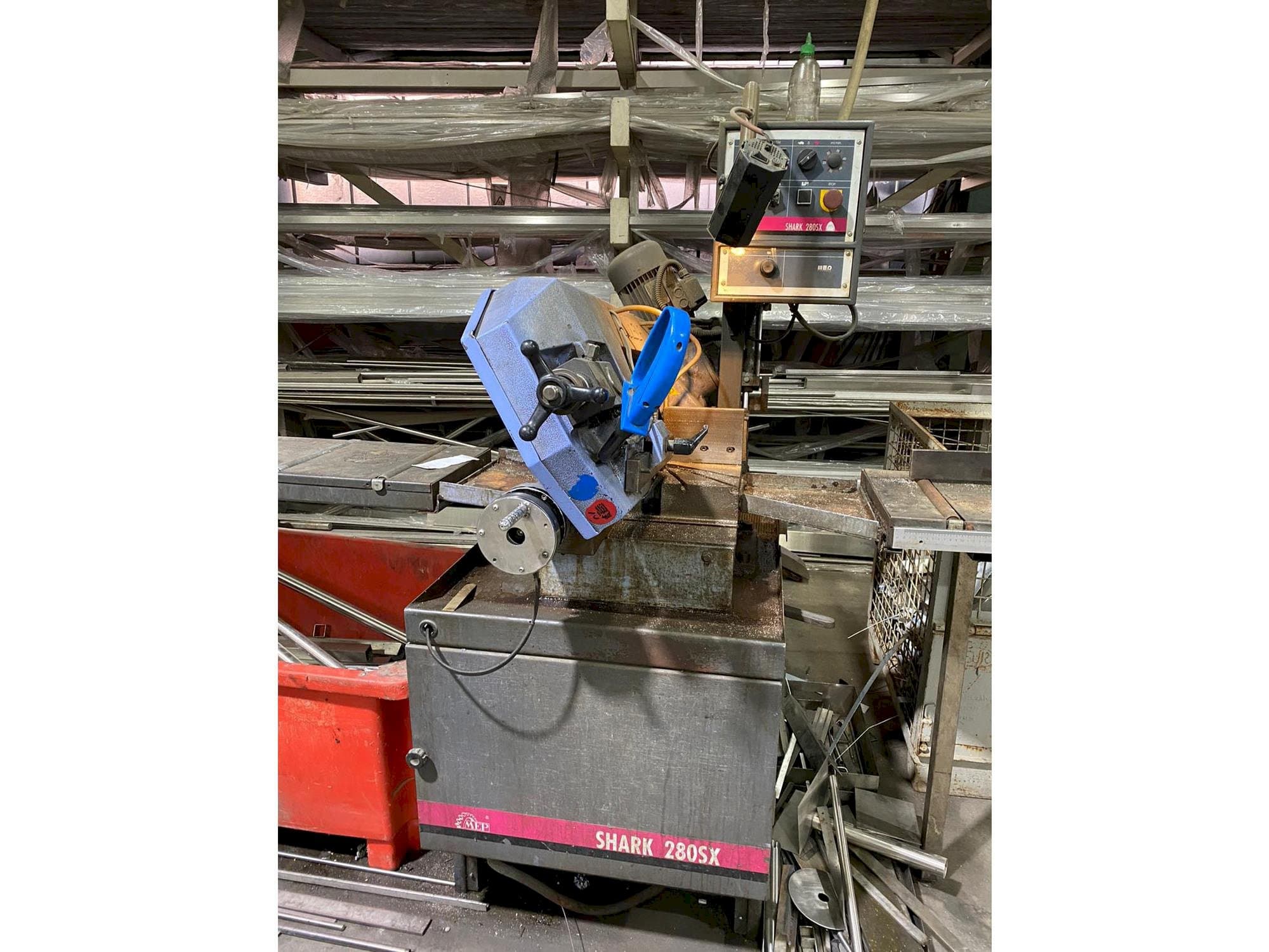 Koneen  Nisshinbo MAP-750 etunäkymä