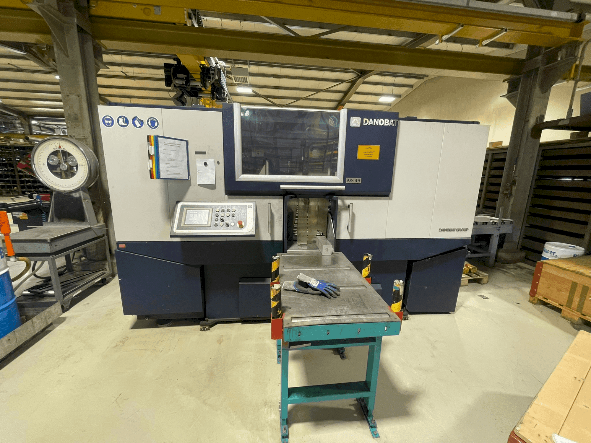 Koneen  DANOBAT IDS 4A etunäkymä