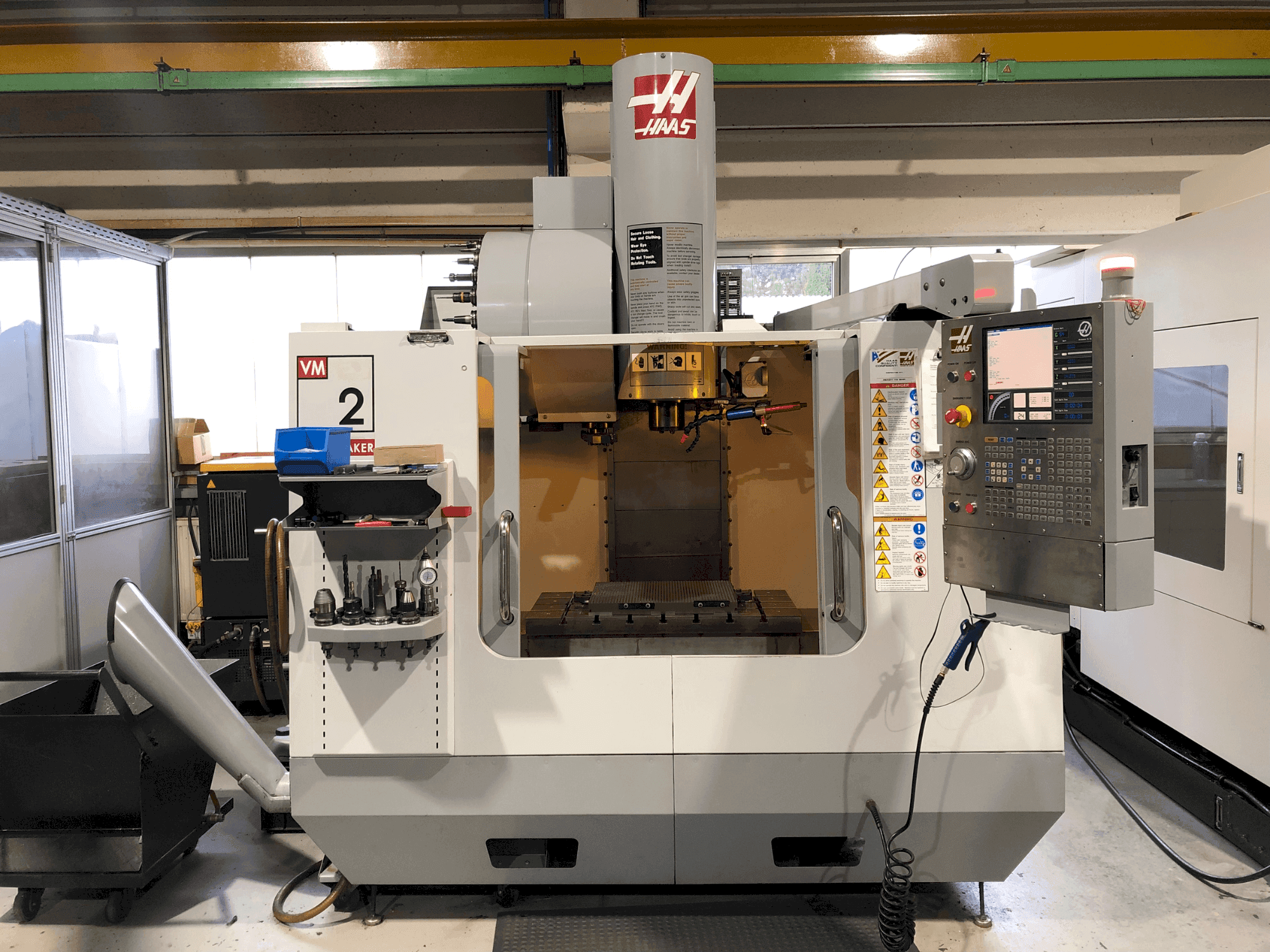 Koneen  HAAS VM-2HF etunäkymä