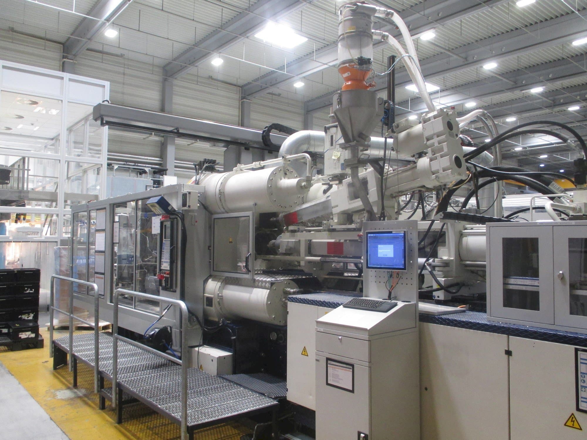 Koneen  Krauss Maffei 575-1900-520-C2 etunäkymä