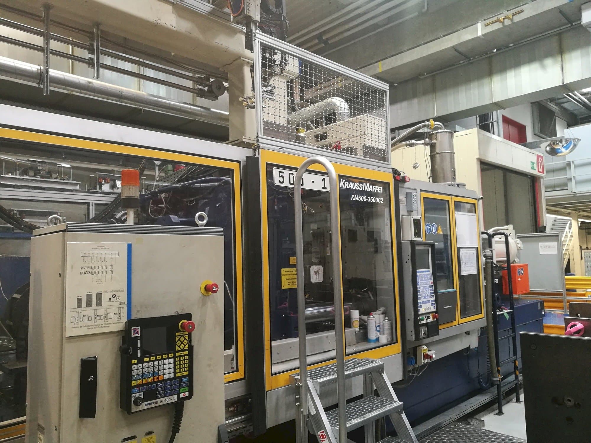 Koneen  Krauss Maffei 500-3500 C2 etunäkymä