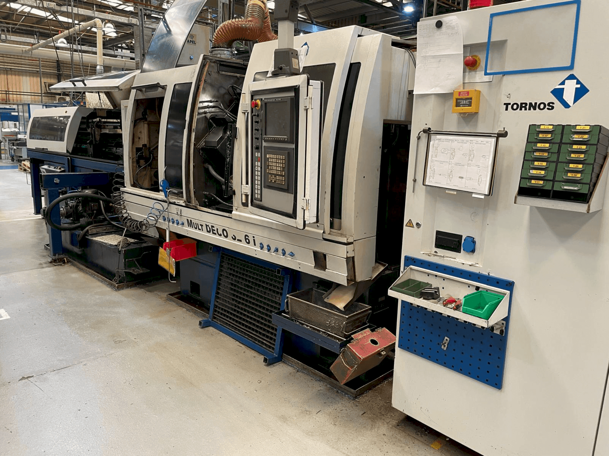 Koneen  TORNOS MultiDeco 32/6i etunäkymä