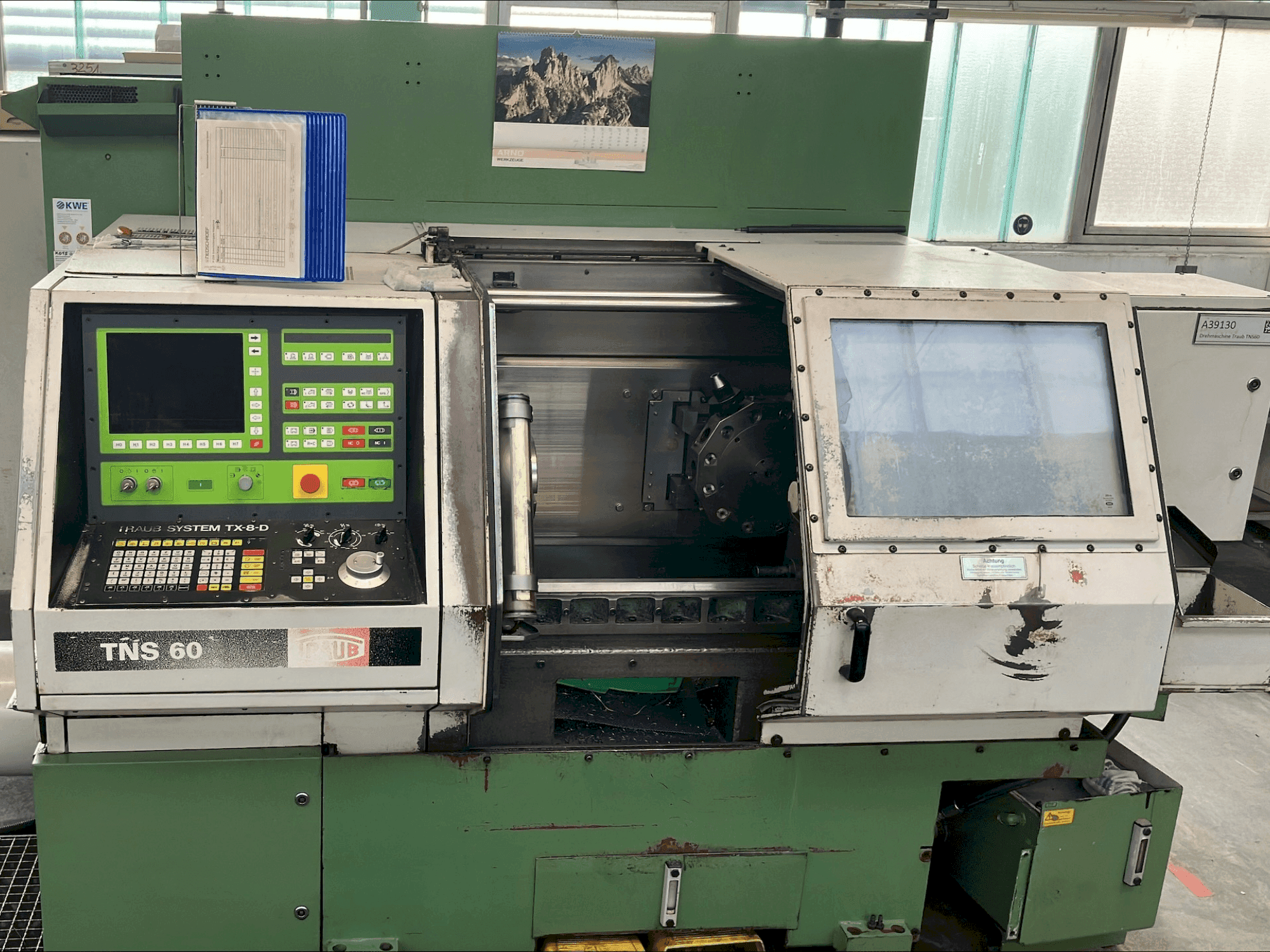 Koneen  TRAUB TNS 60 etunäkymä