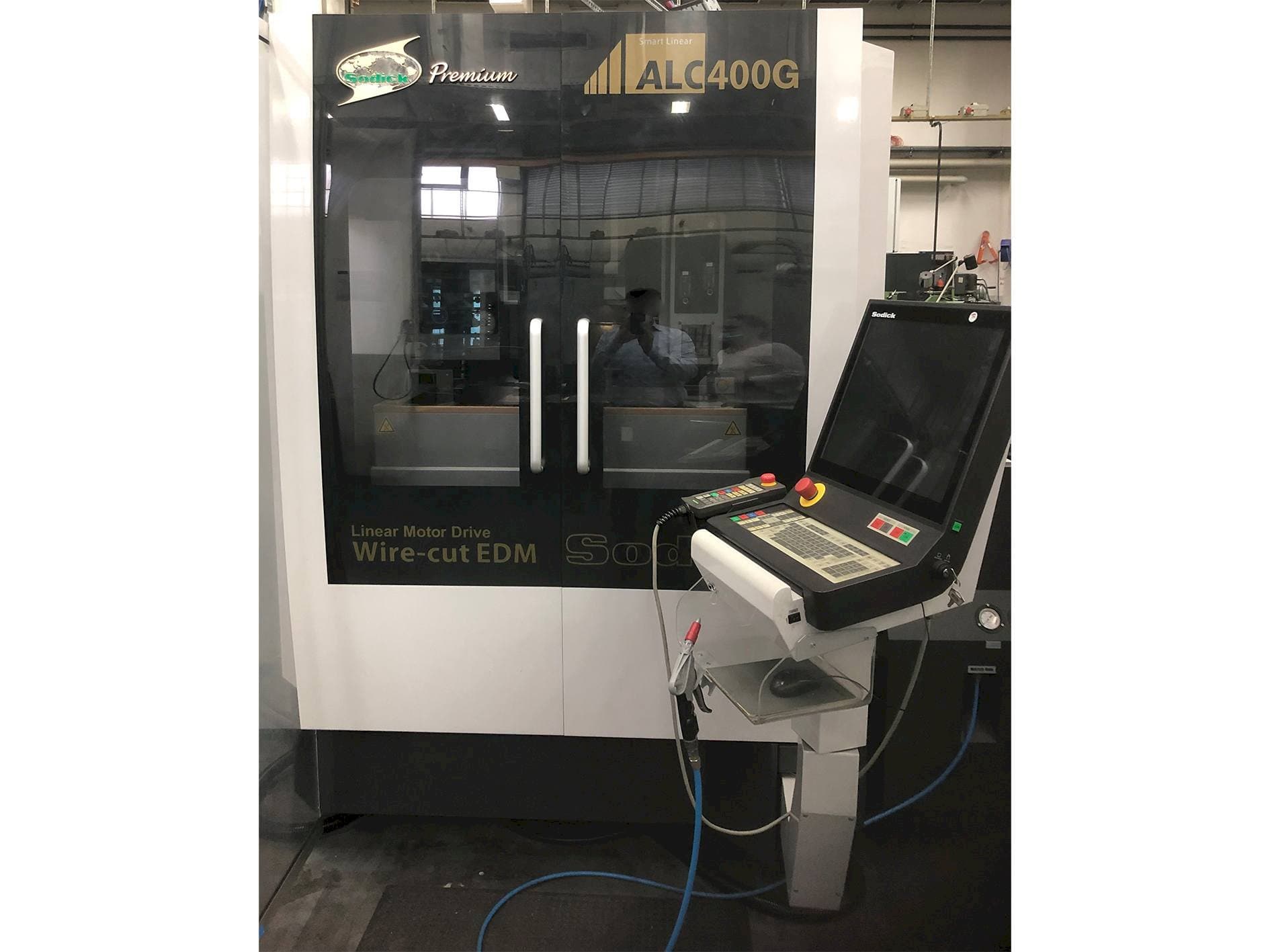 Koneen  Sodick ALC400G etunäkymä