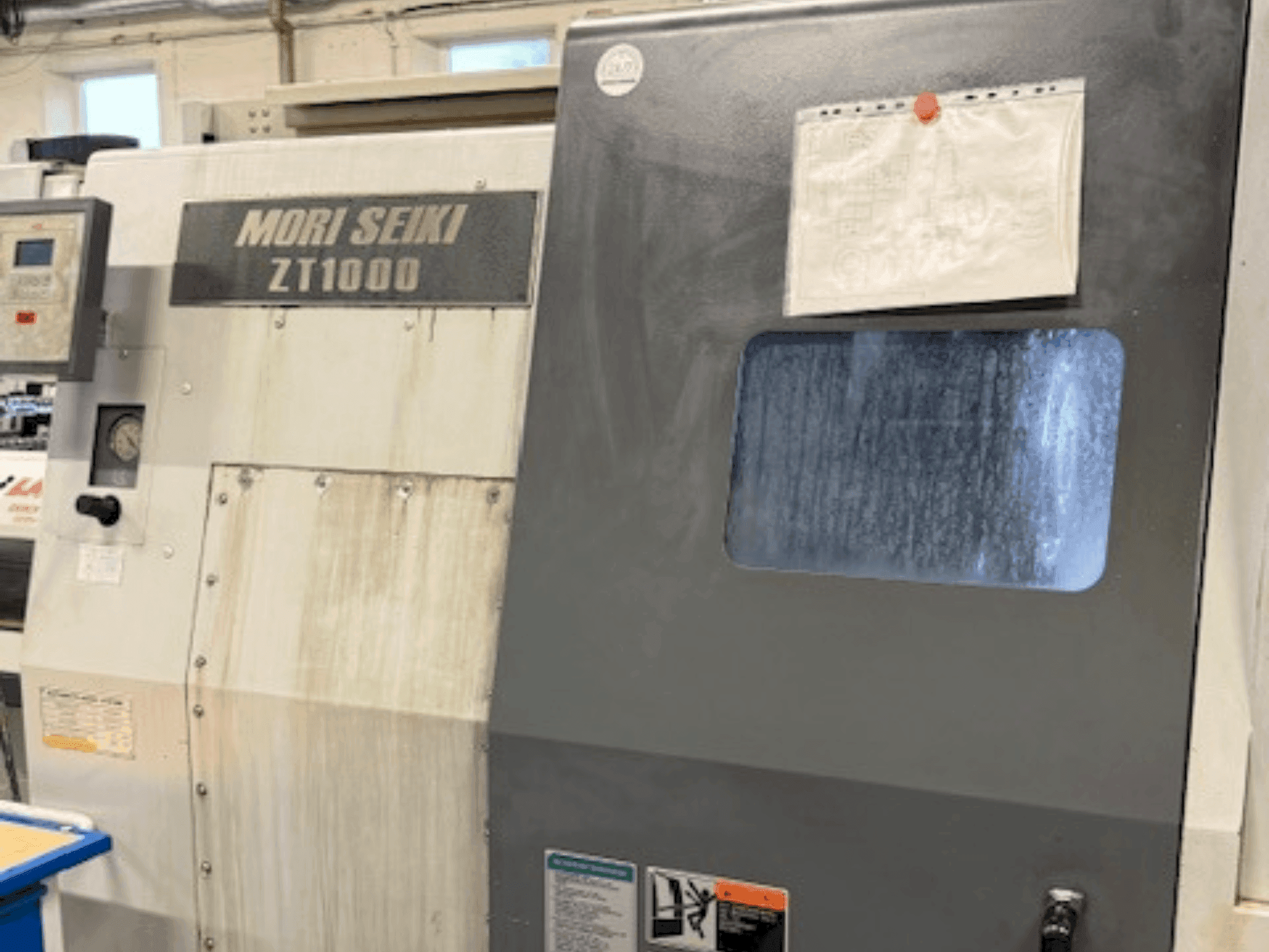 Koneen  MORI SEIKI ZT1000Y etunäkymä