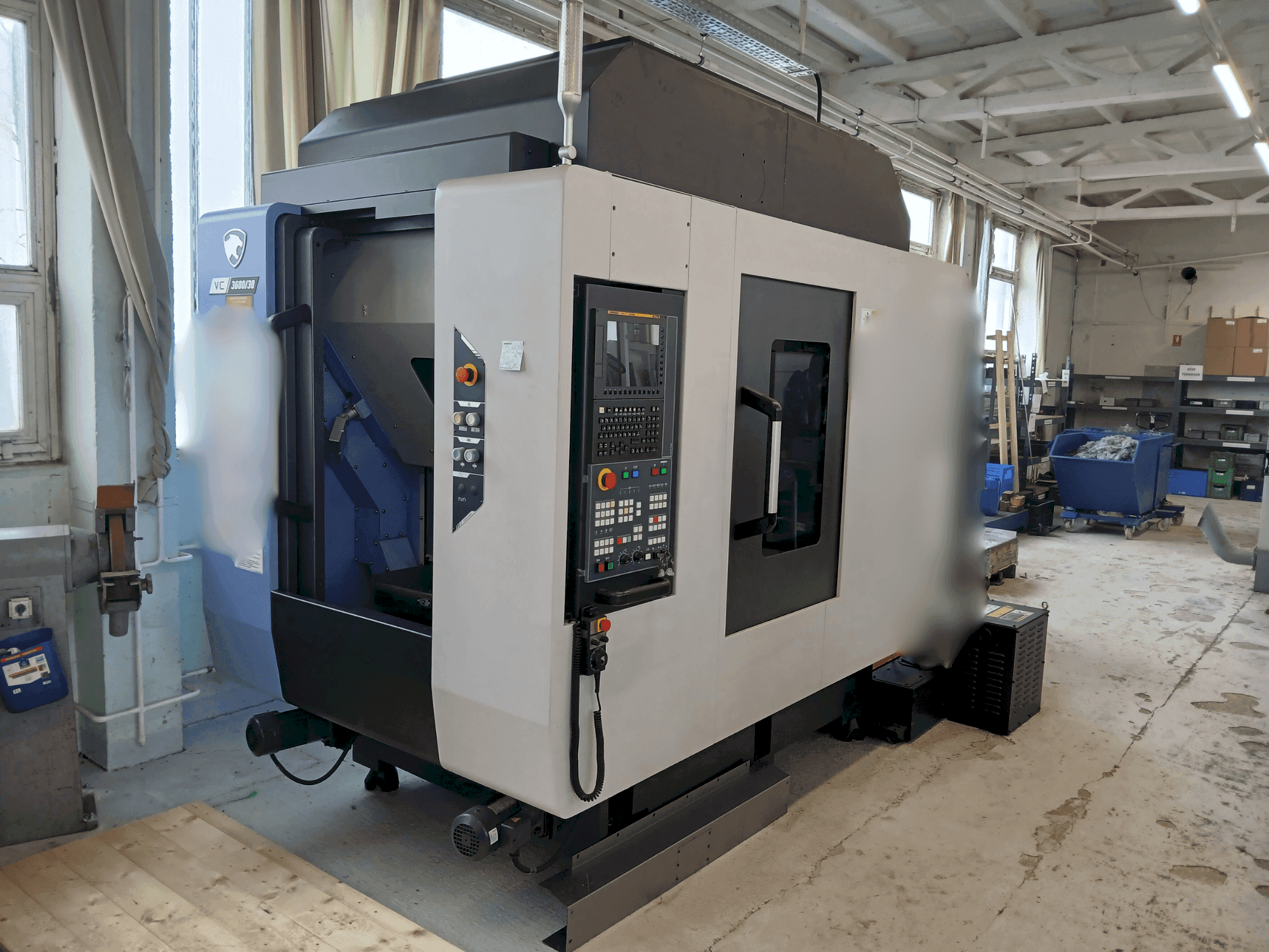 Koneen  DN SOLUTIONS VC 3600/30 etunäkymä