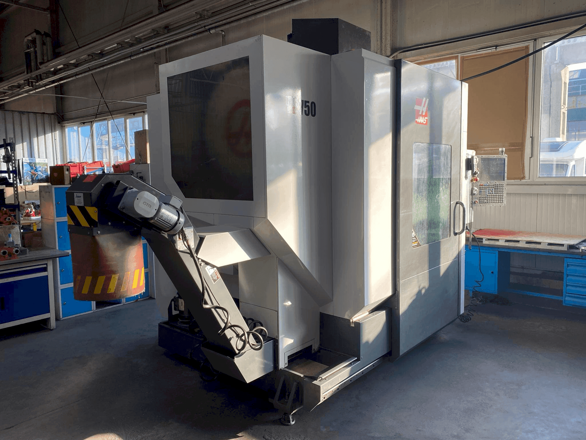 Koneen  HAAS UMC-750 etunäkymä