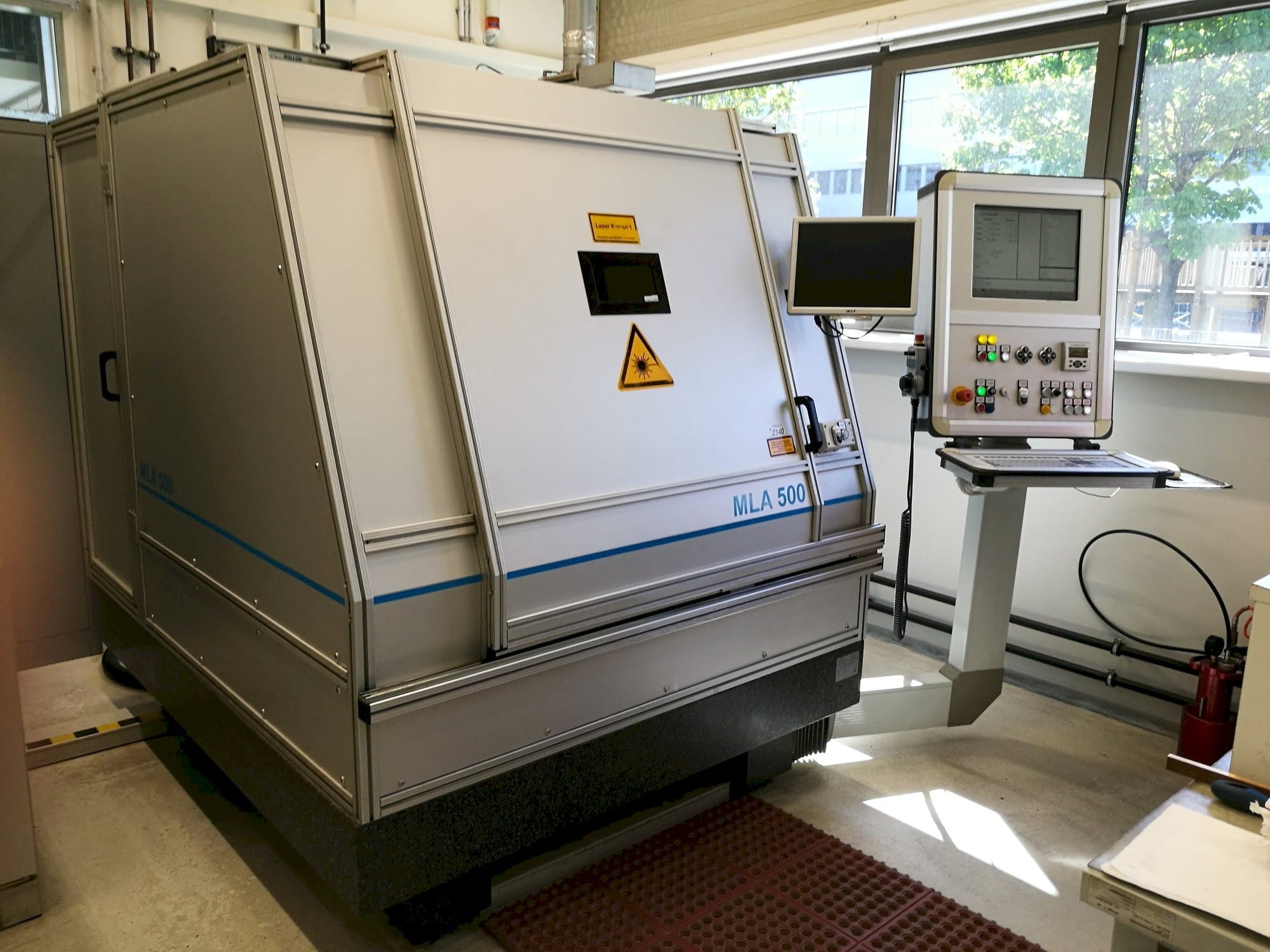 Koneen  LLT APPLIKATION MLA 500 etunäkymä