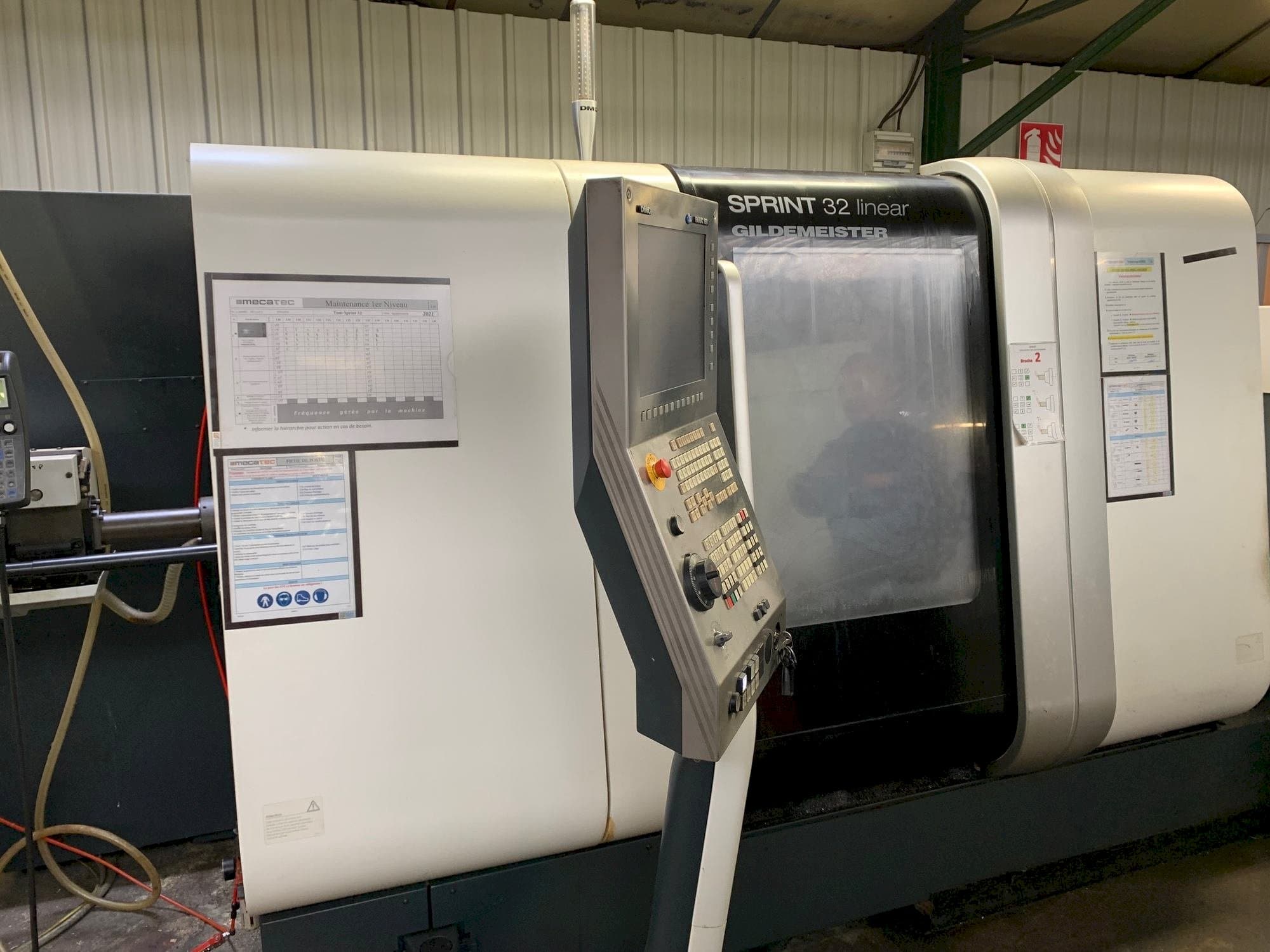 Koneen  DMG SPRINT 32 linear etunäkymä