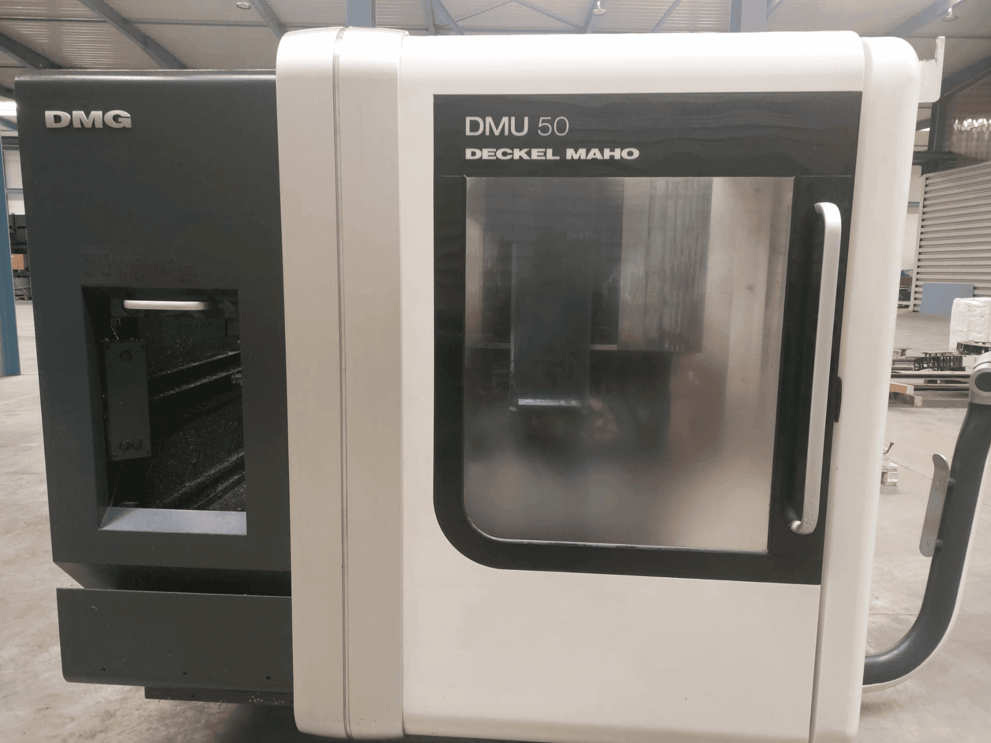 Koneen  DMG DECKEL MAHO DMU 50 etunäkymä