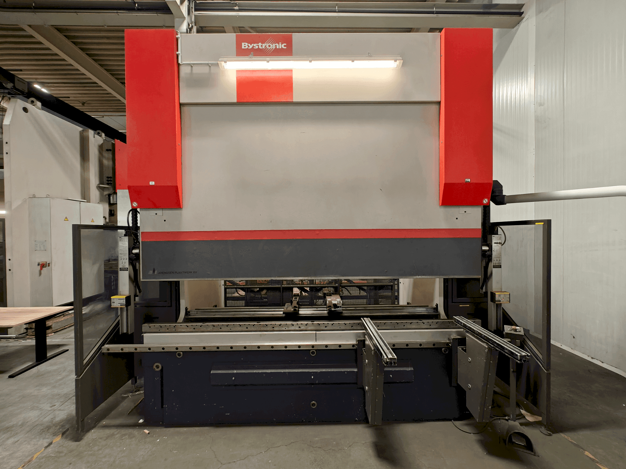 Koneen  Bystronic Xpert100x3100 etunäkymä