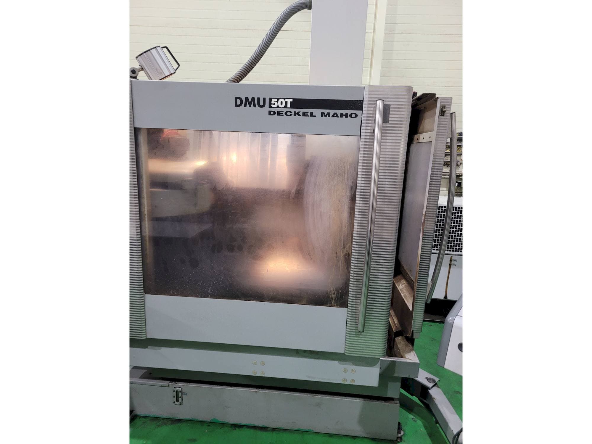 Koneen  DECKEL MAHO DMU 50 T etunäkymä