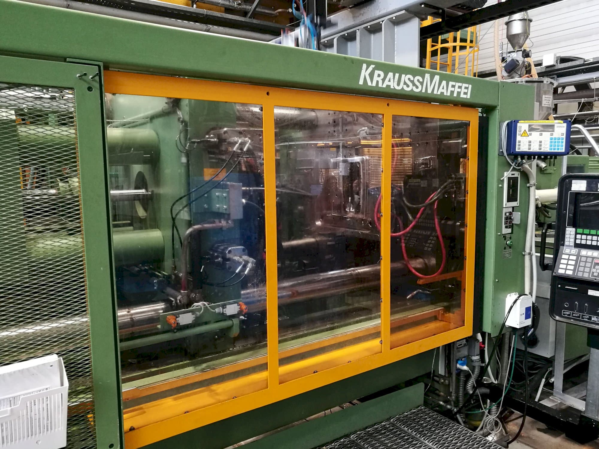 Koneen  Krauss Maffei vasen näkymä 650-2300 B2