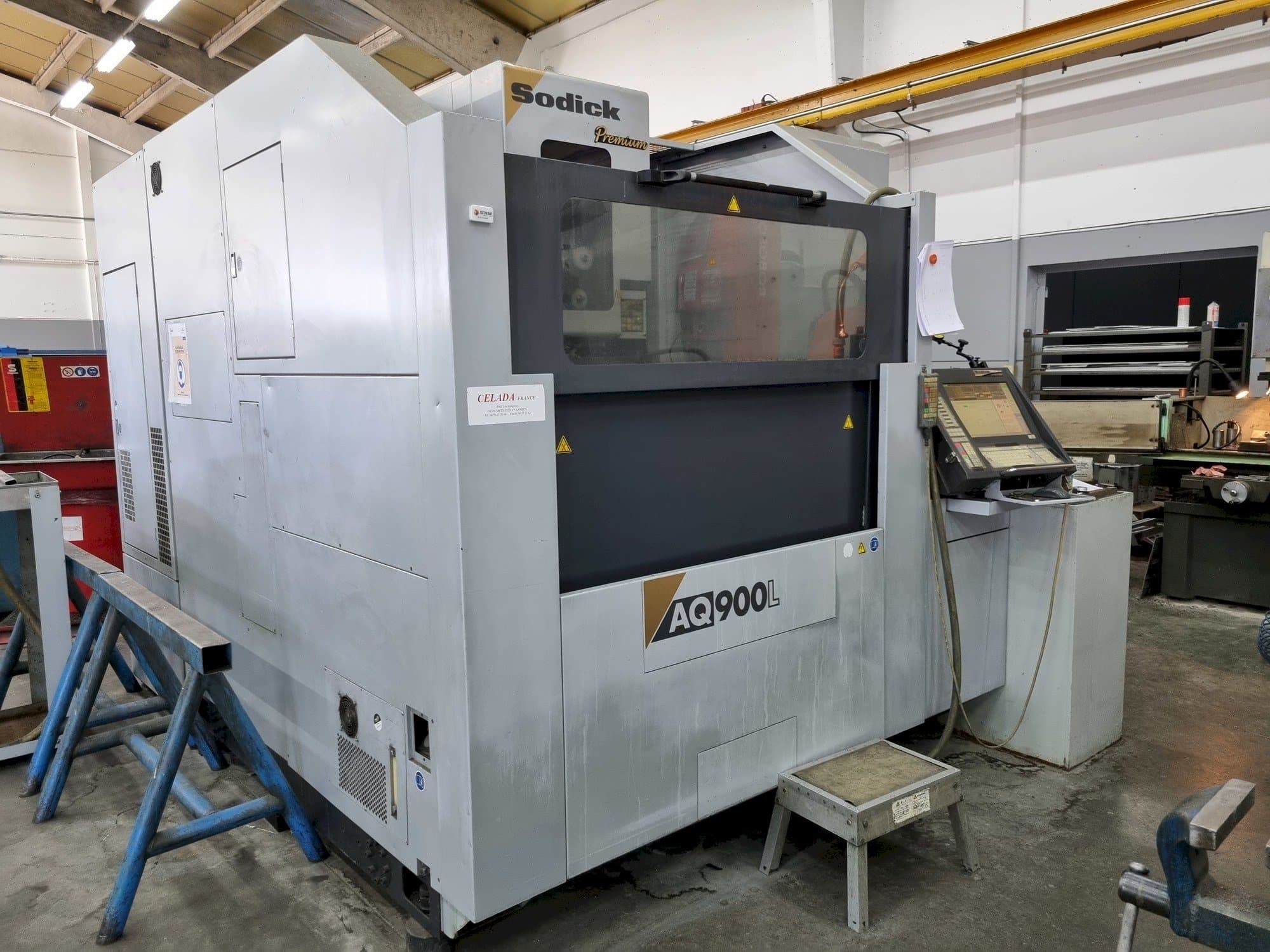 Koneen  Sodick AQ900L etunäkymä