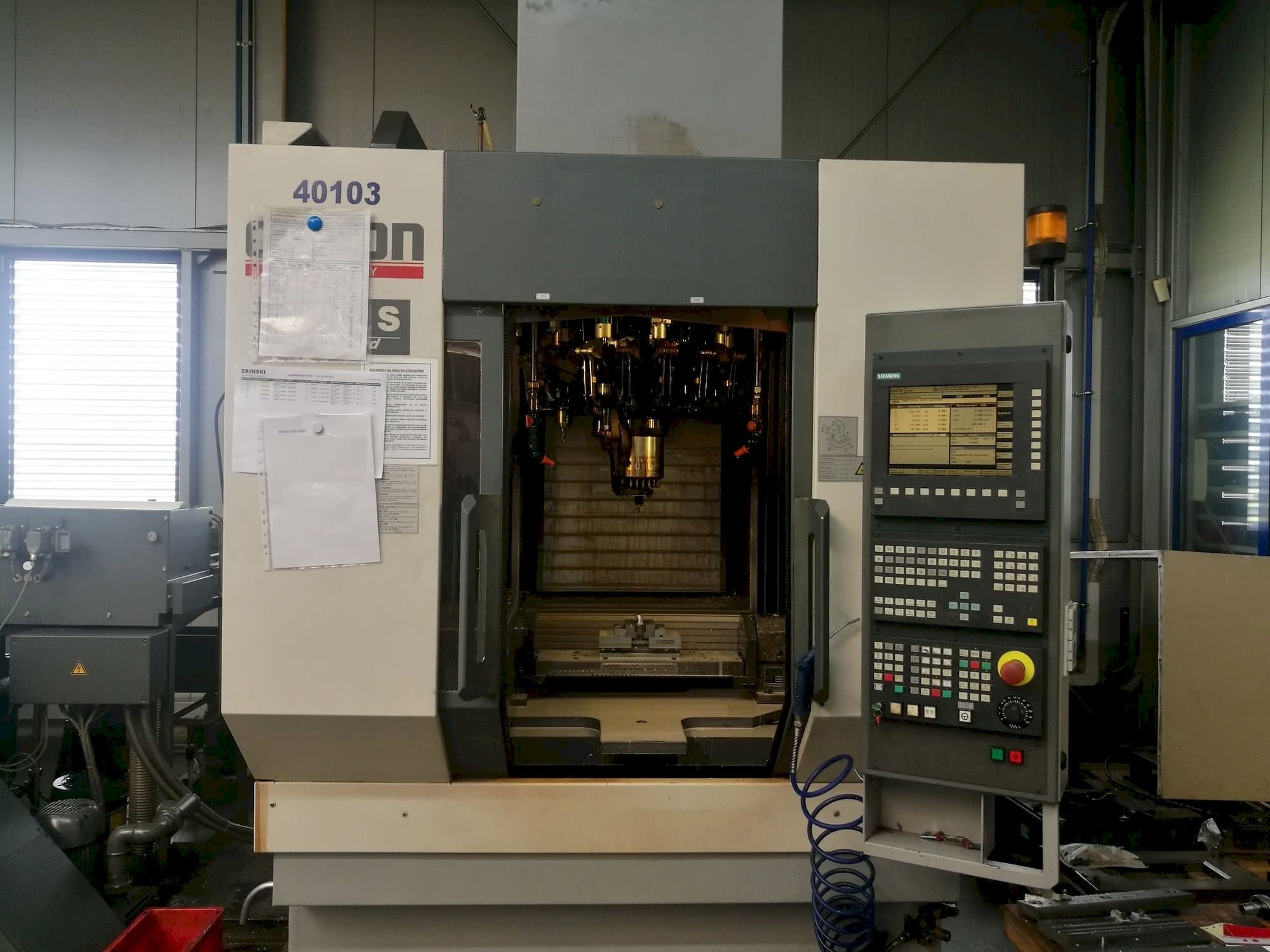 Koneen CHIRON FZ12S etunäkymä