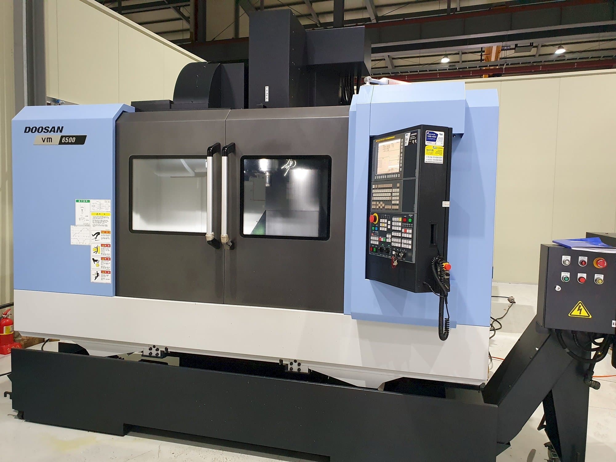 Koneen  Doosan VM6500 etunäkymä