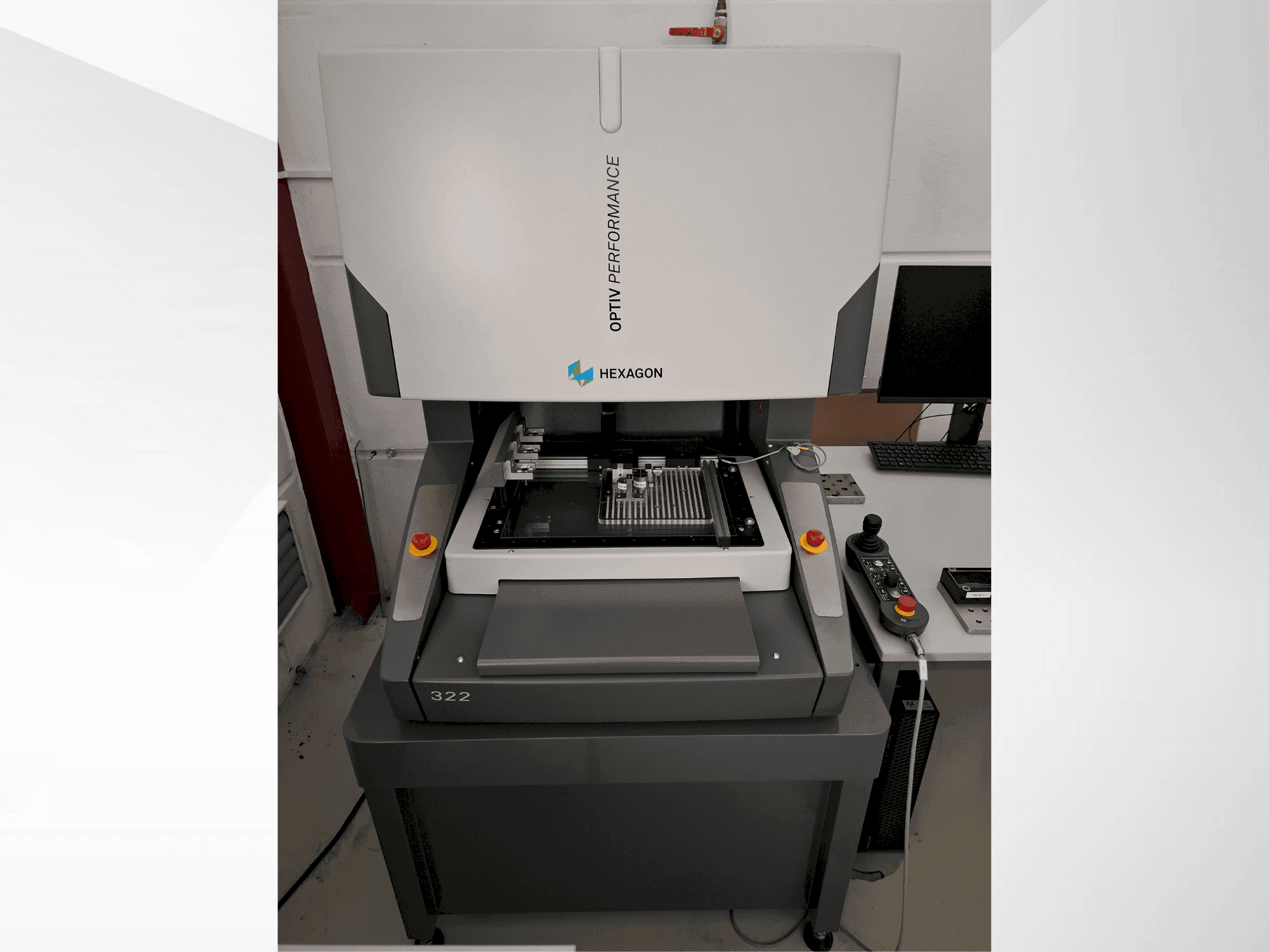 Koneen  Hexagon Optiv Performance 322 etunäkymä