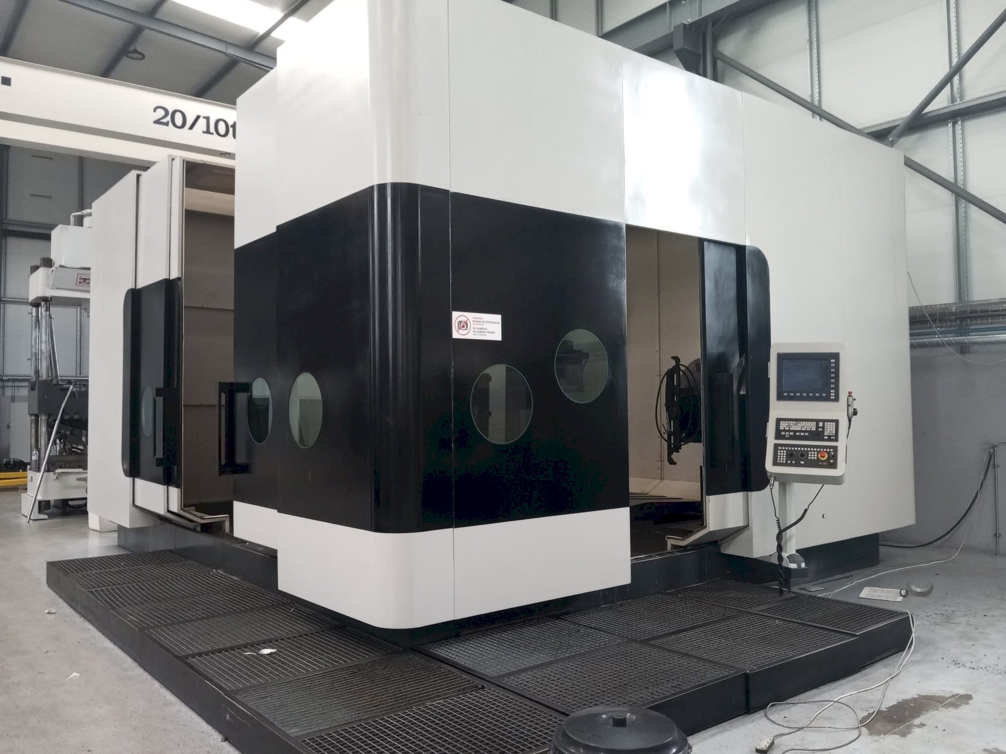 Koneen  CHETO 3000 etunäkymä