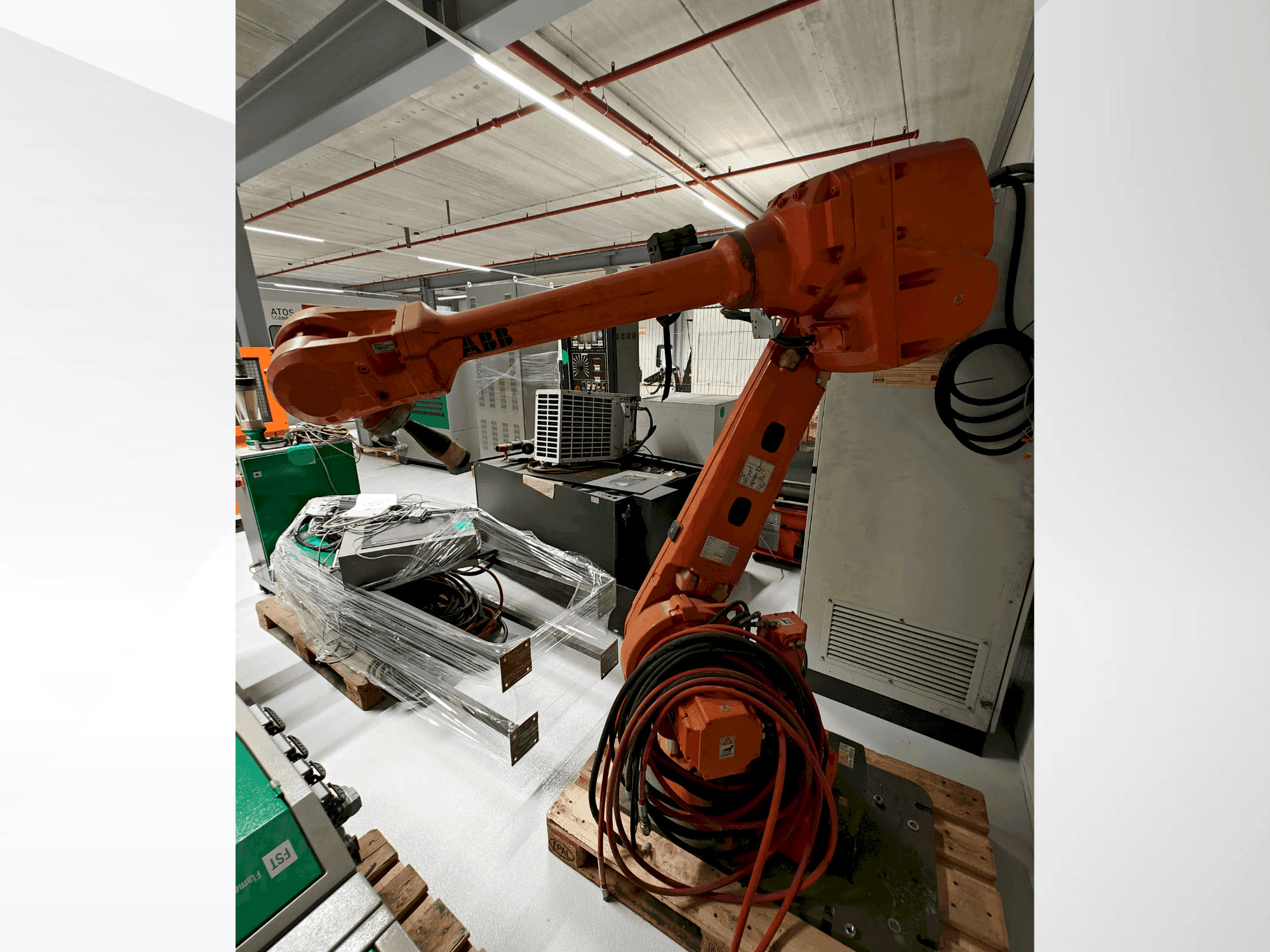 Koneen  ABB IRB 4600 etunäkymä