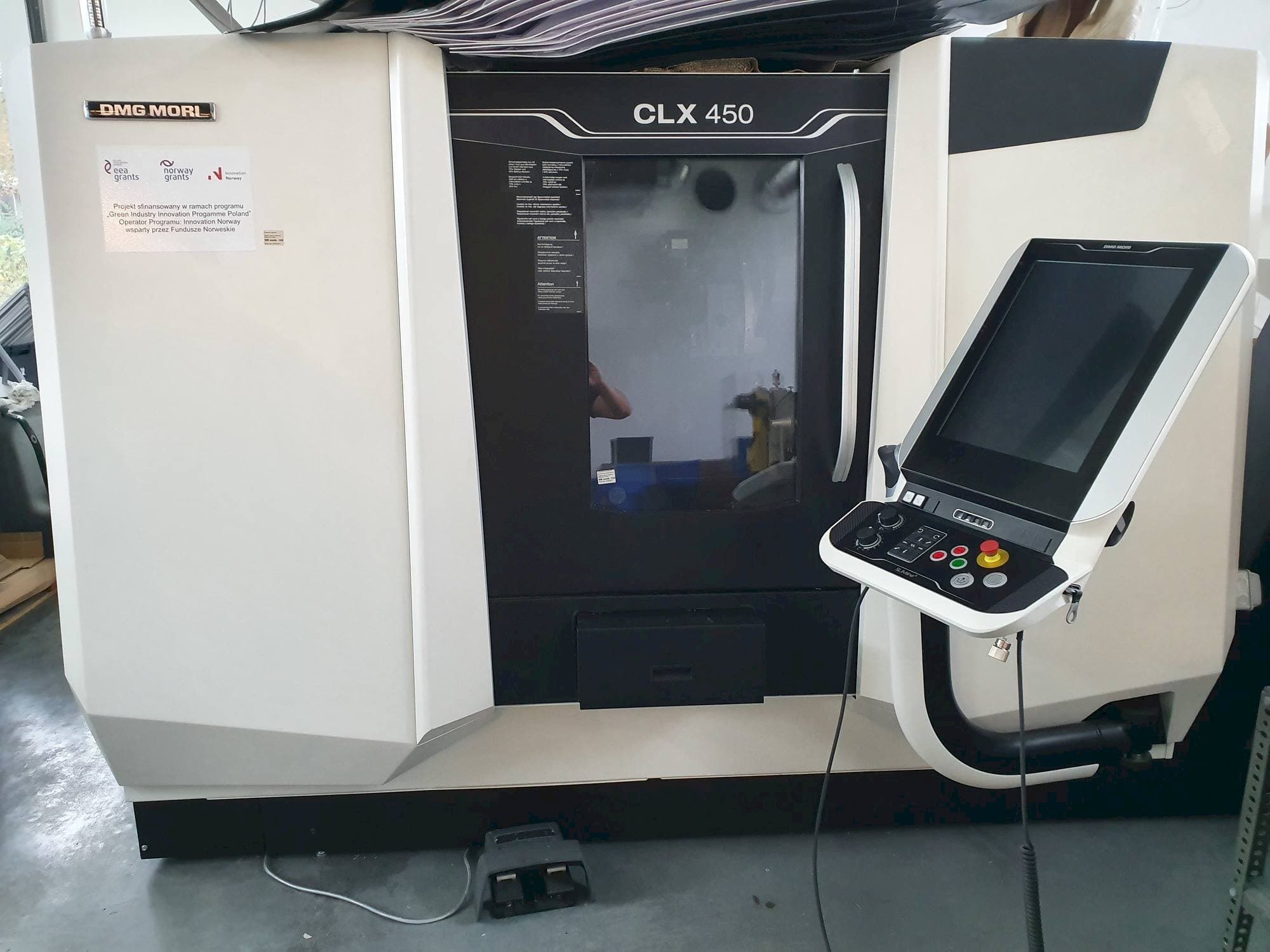 Koneen  DMG MORI CLX450 etunäkymä