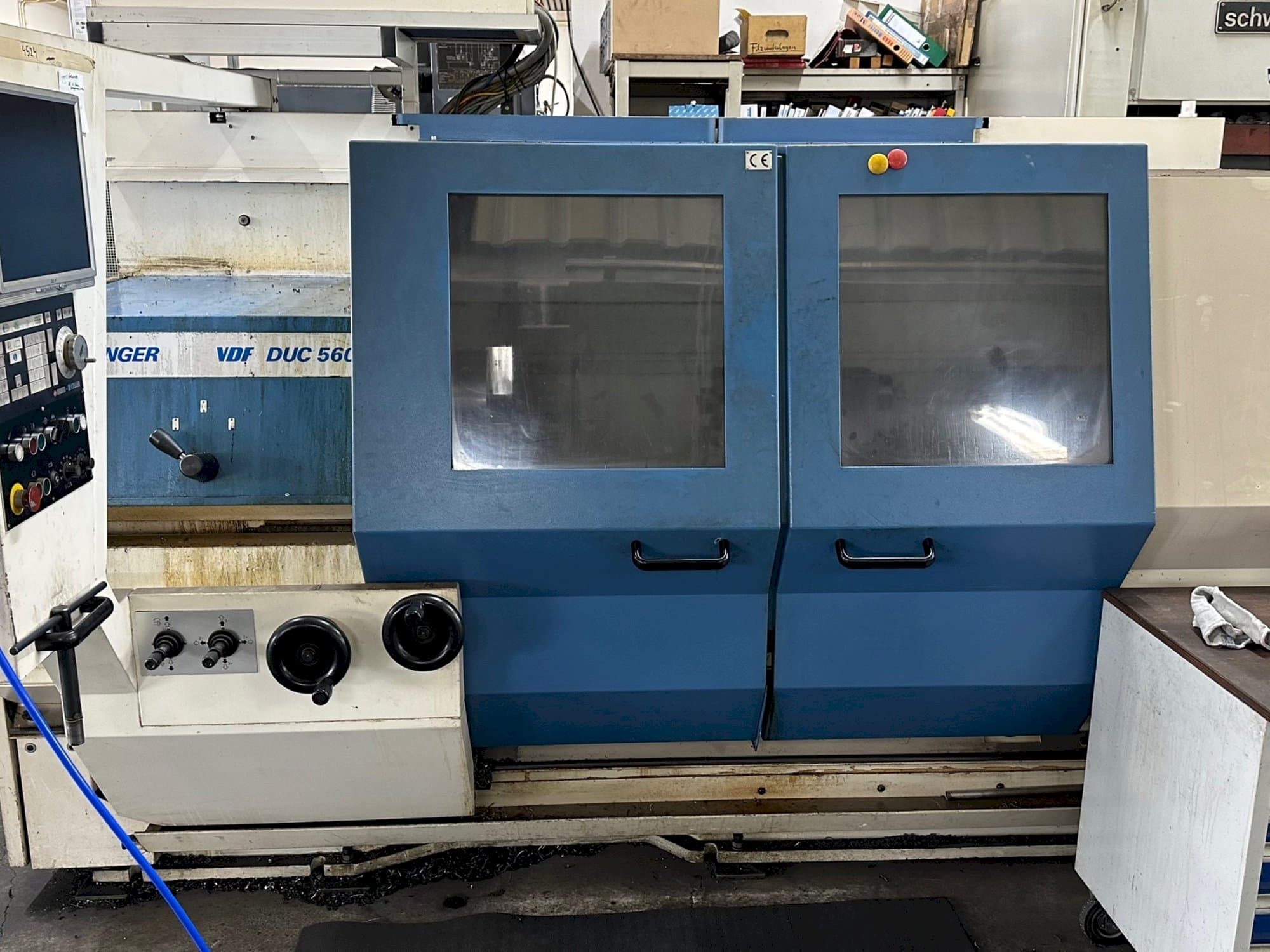 Koneen  BOEHRINGER DUC 560 etunäkymä