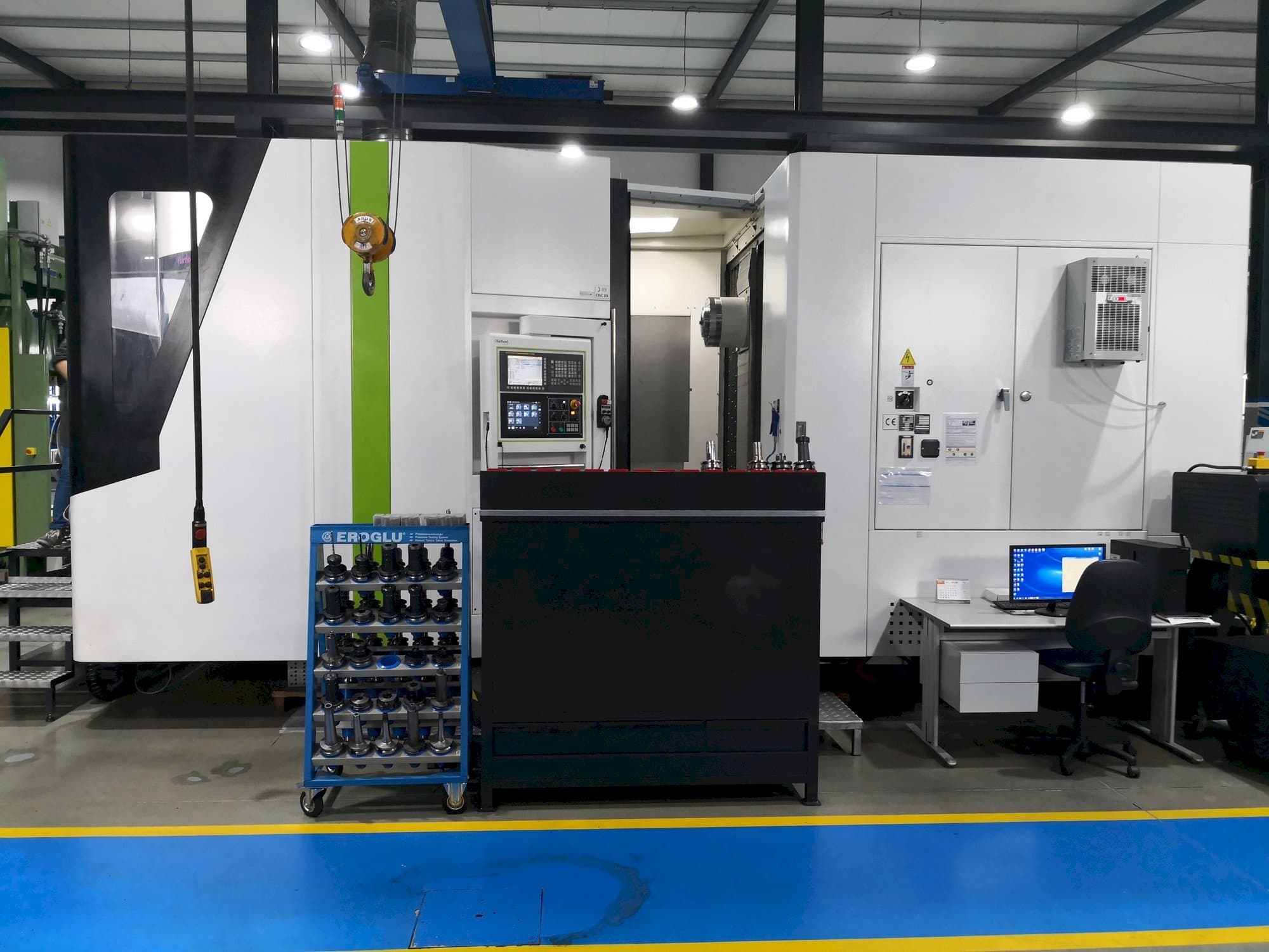 Koneen  Hartford HMC-10 etunäkymä