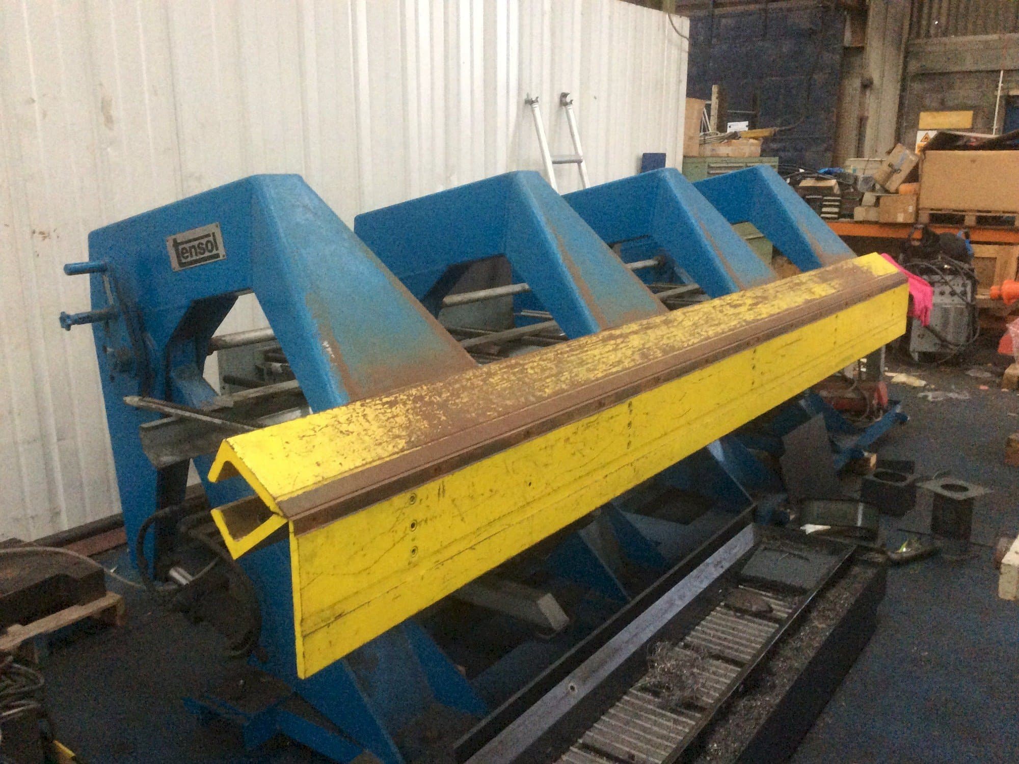 Koneen  Tensol P200-4 etunäkymä