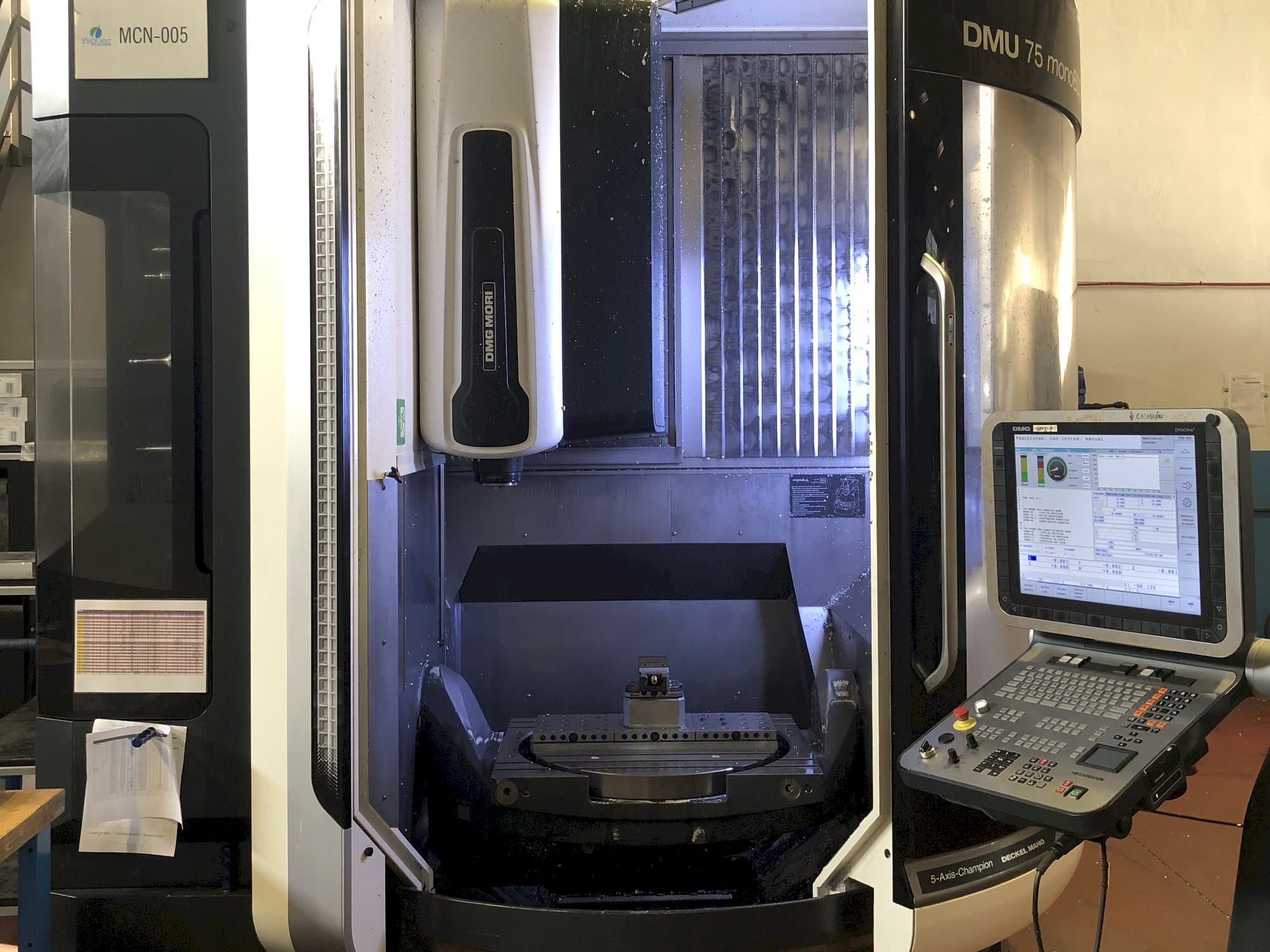 Koneen  DMG MORI DMU 75 Monoblock etunäkymä