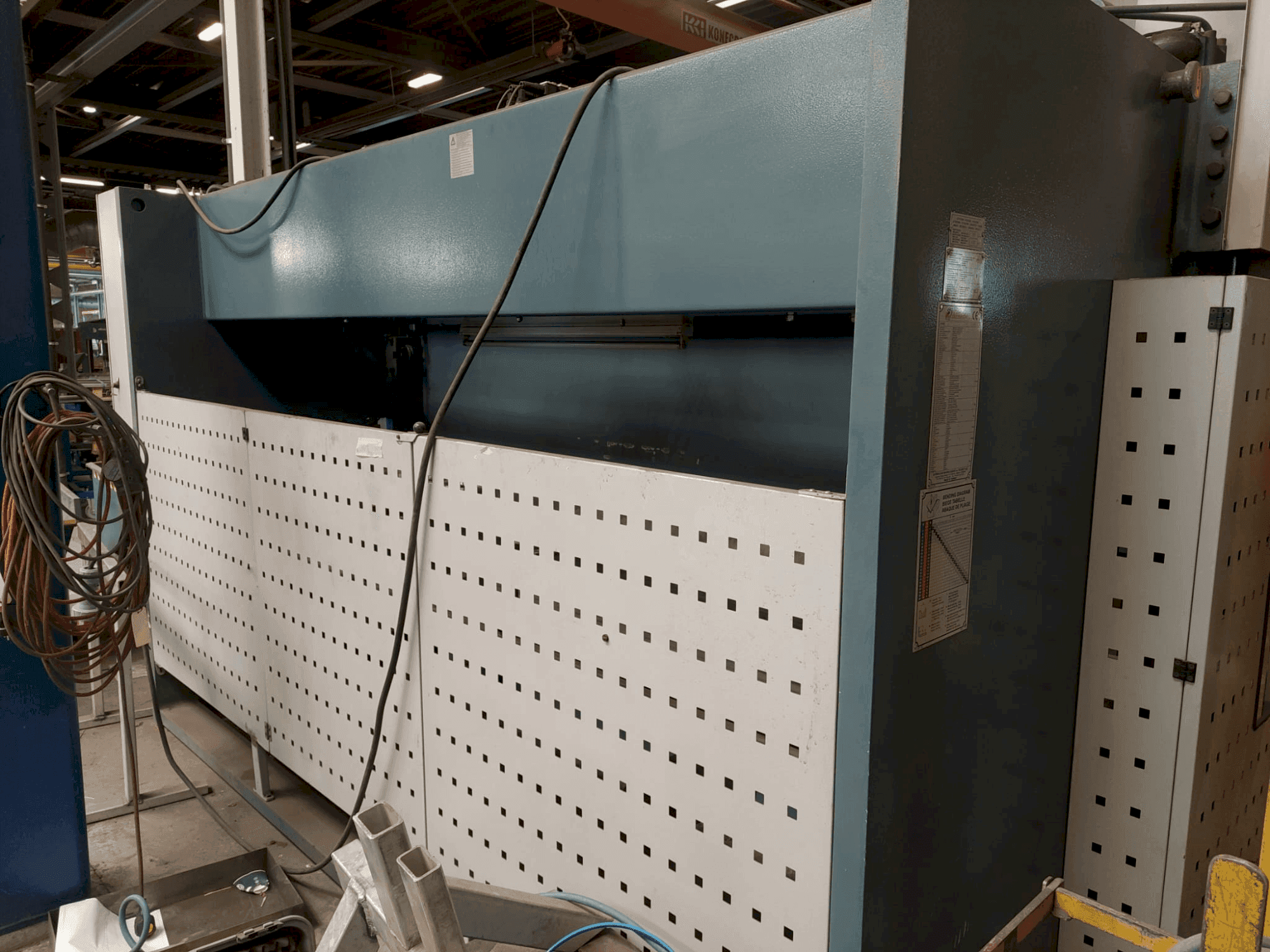 Koneen  Durma E 40160 etunäkymä