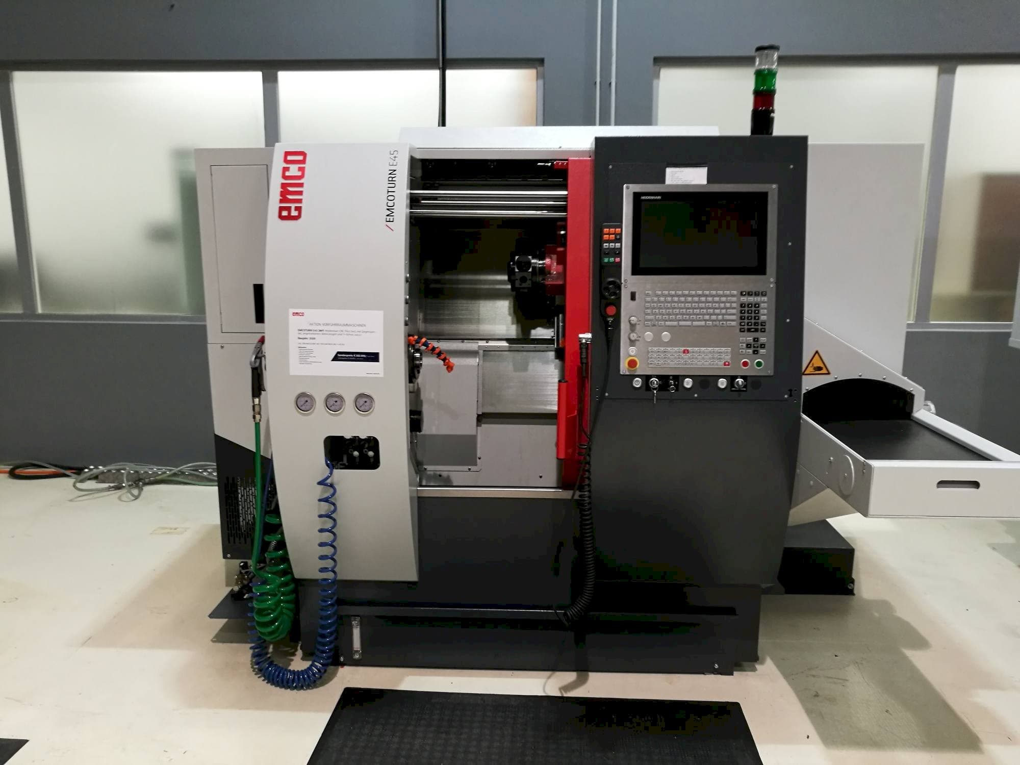 Koneen  EMCO E45 SMY etunäkymä