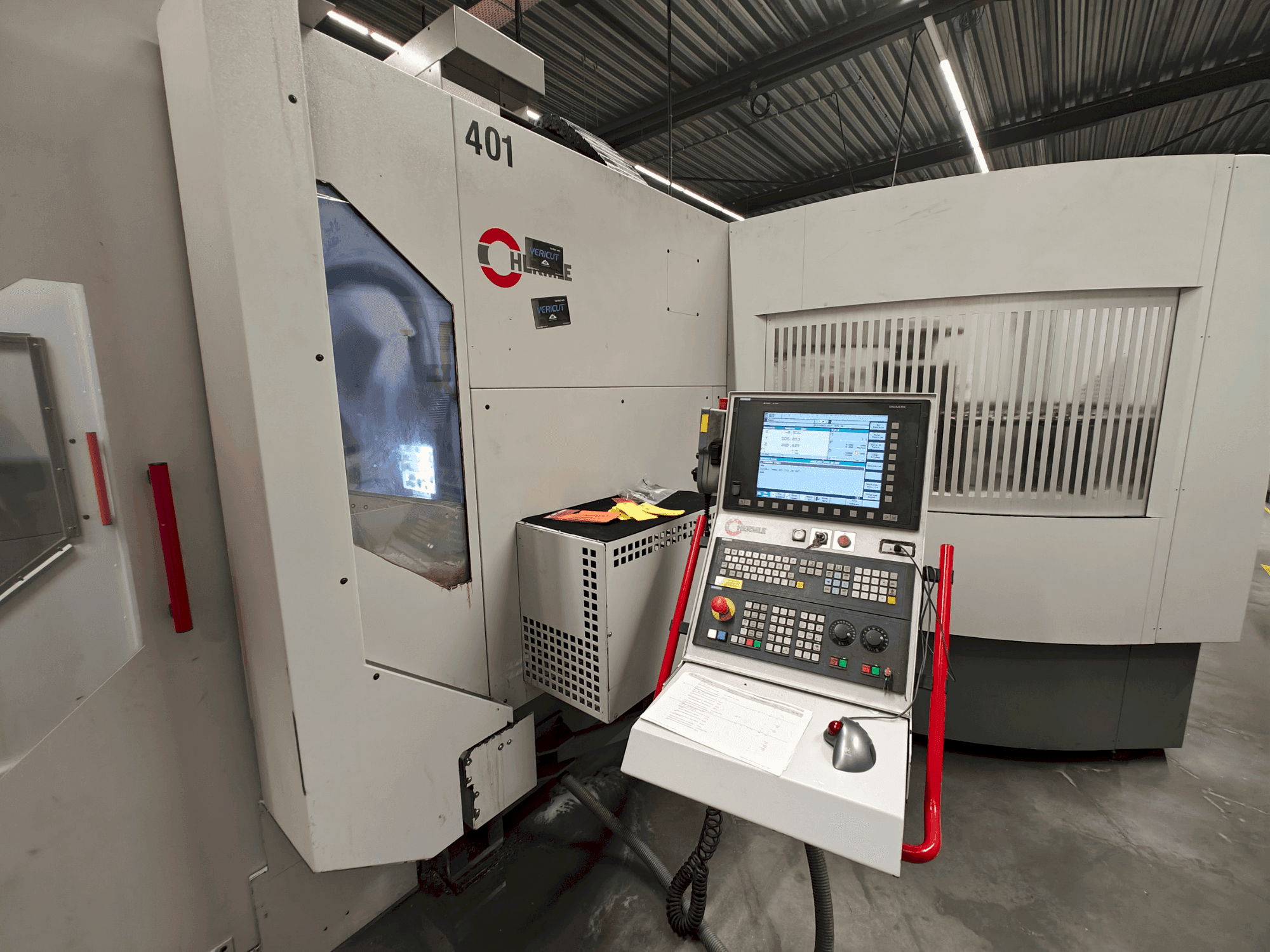 Koneen  HERMLE C 40 U etunäkymä