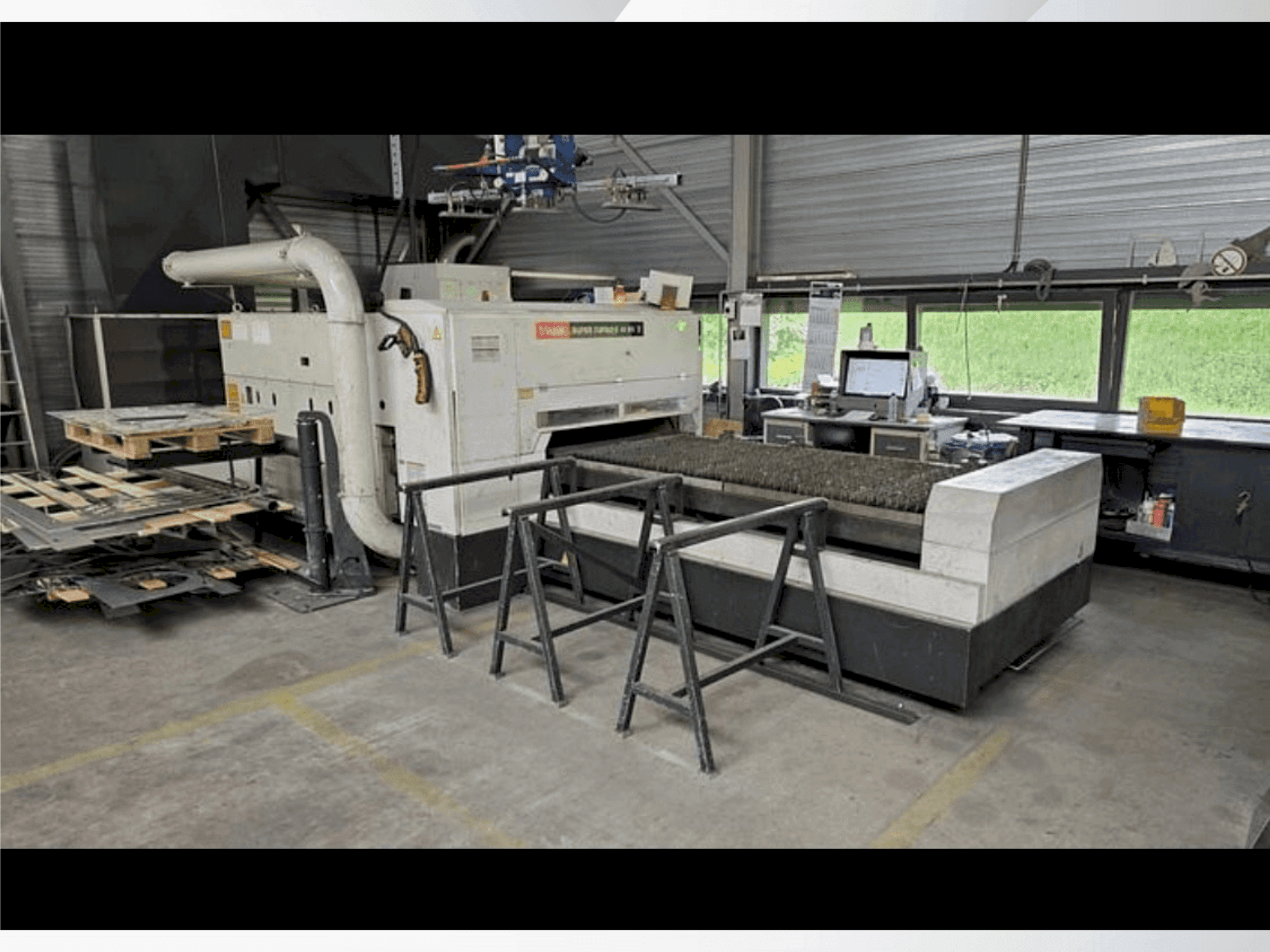 Koneen  Mazak Super Turbo-X 48 MK II etunäkymä