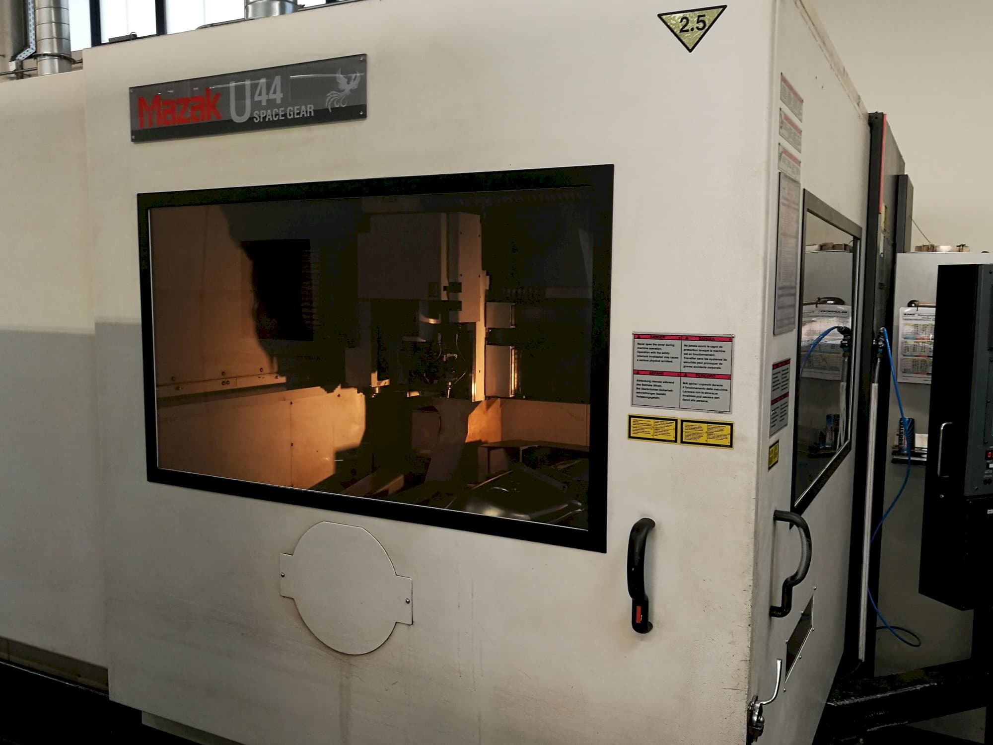 Koneen  Mazak vasen näkymä Space Gear-U44