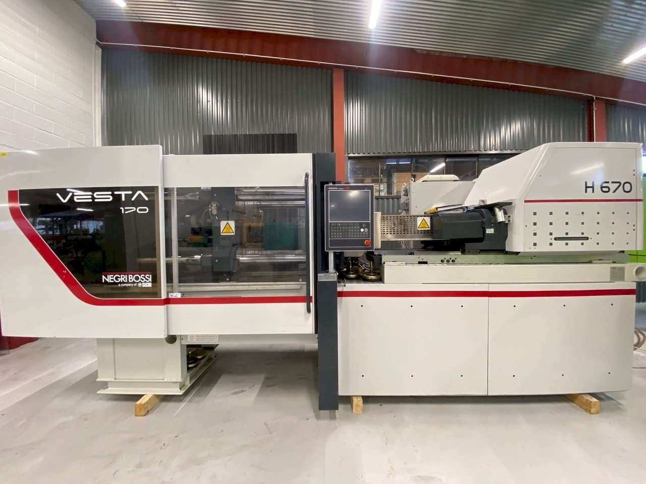 Koneen  Negri Bossi VE170, M151 etunäkymä