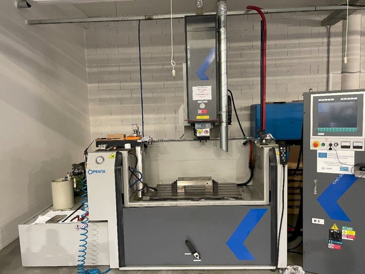 Koneen  PENTA 650G CNC etunäkymä