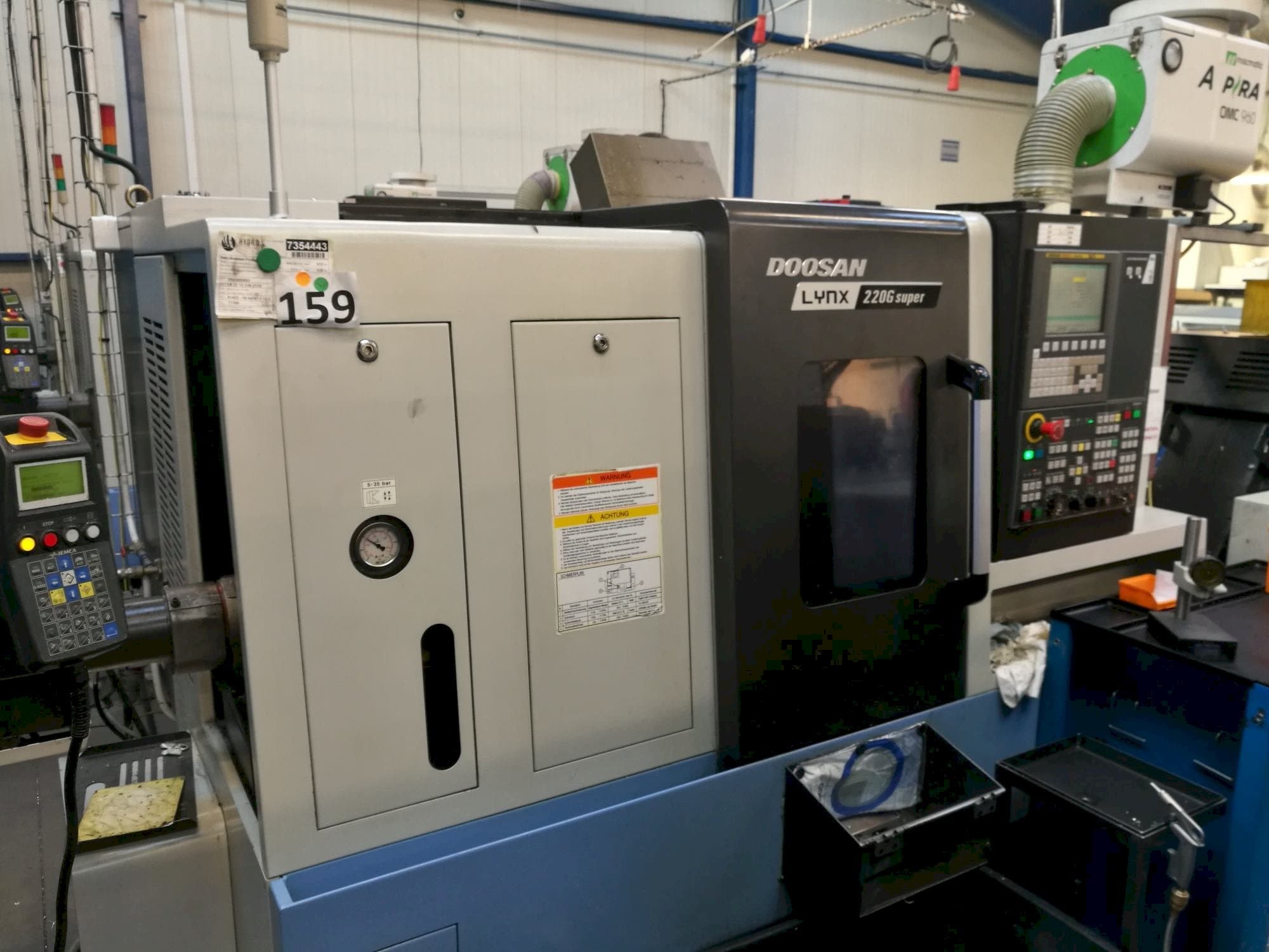 Koneen  Doosan Lynx 220GA vasen näkymä