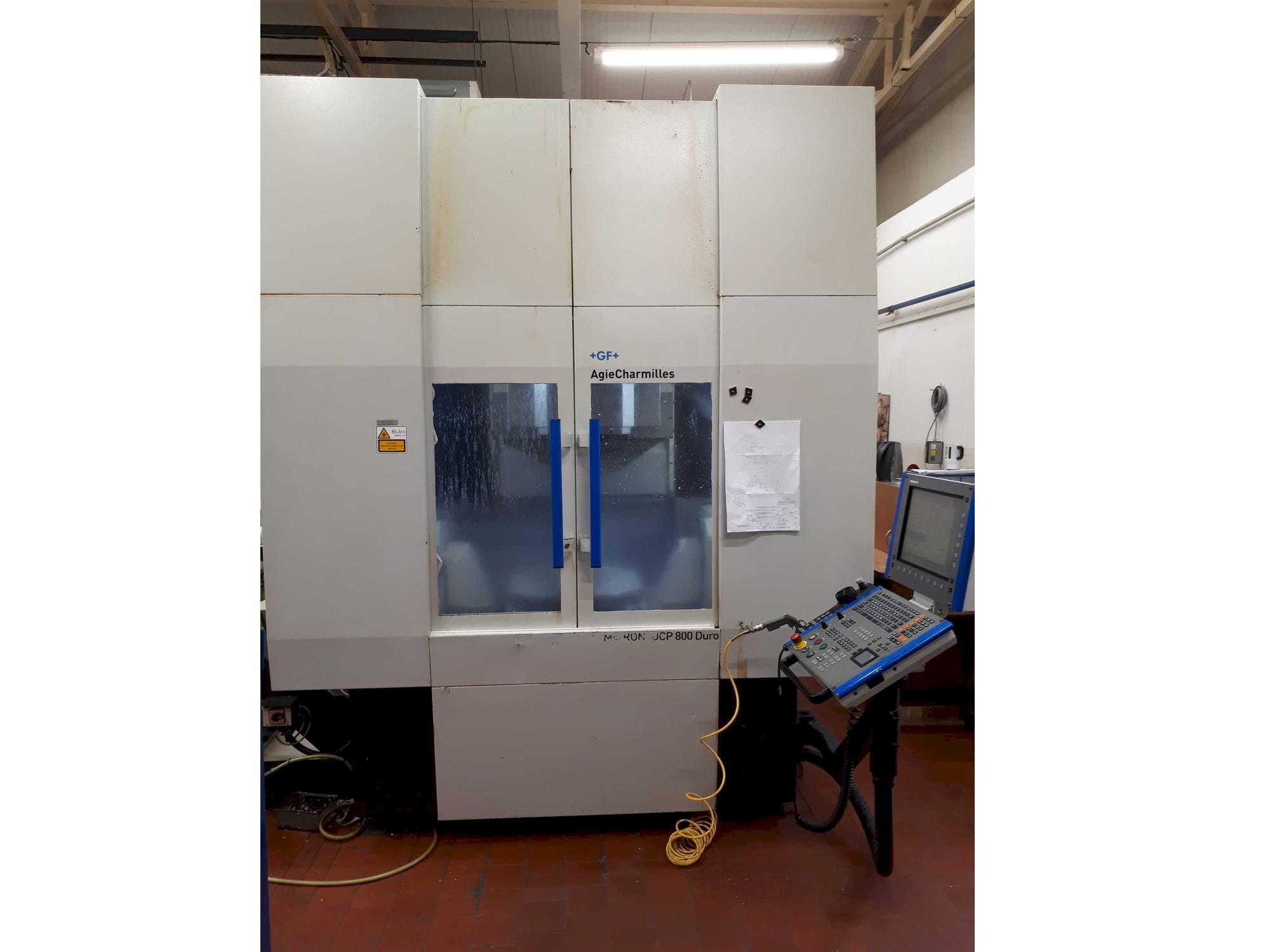 Koneen  GF Mikron UCP 800 Duro etunäkymä