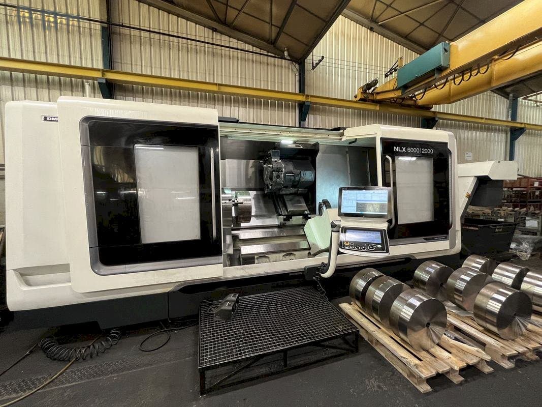Koneen  DMG MORI NLX 6000 | 2000 vasemman sivun näkymä