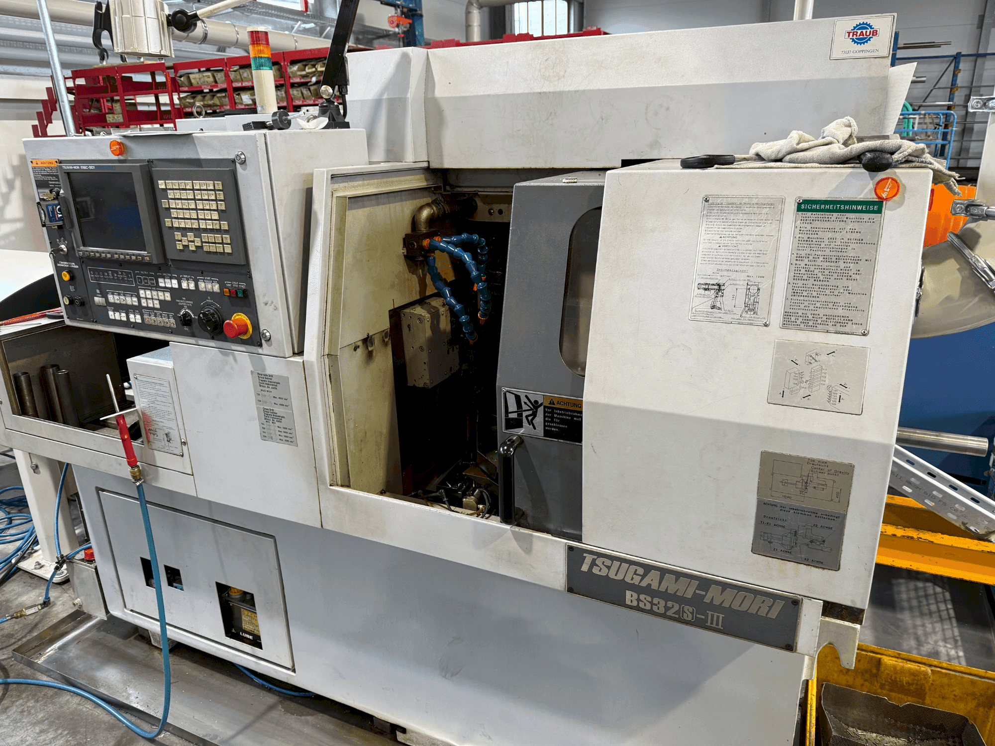 Koneen  TSUGAMI Mori B32(S)-III etunäkymä