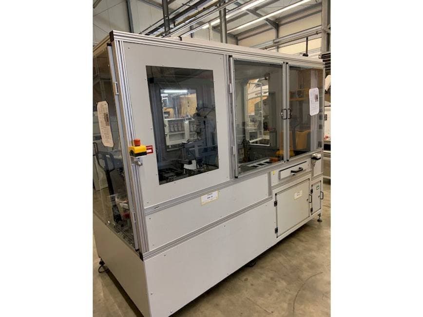 Koneen  SEHO Robot cell sorting station vasemman sivun näkymä