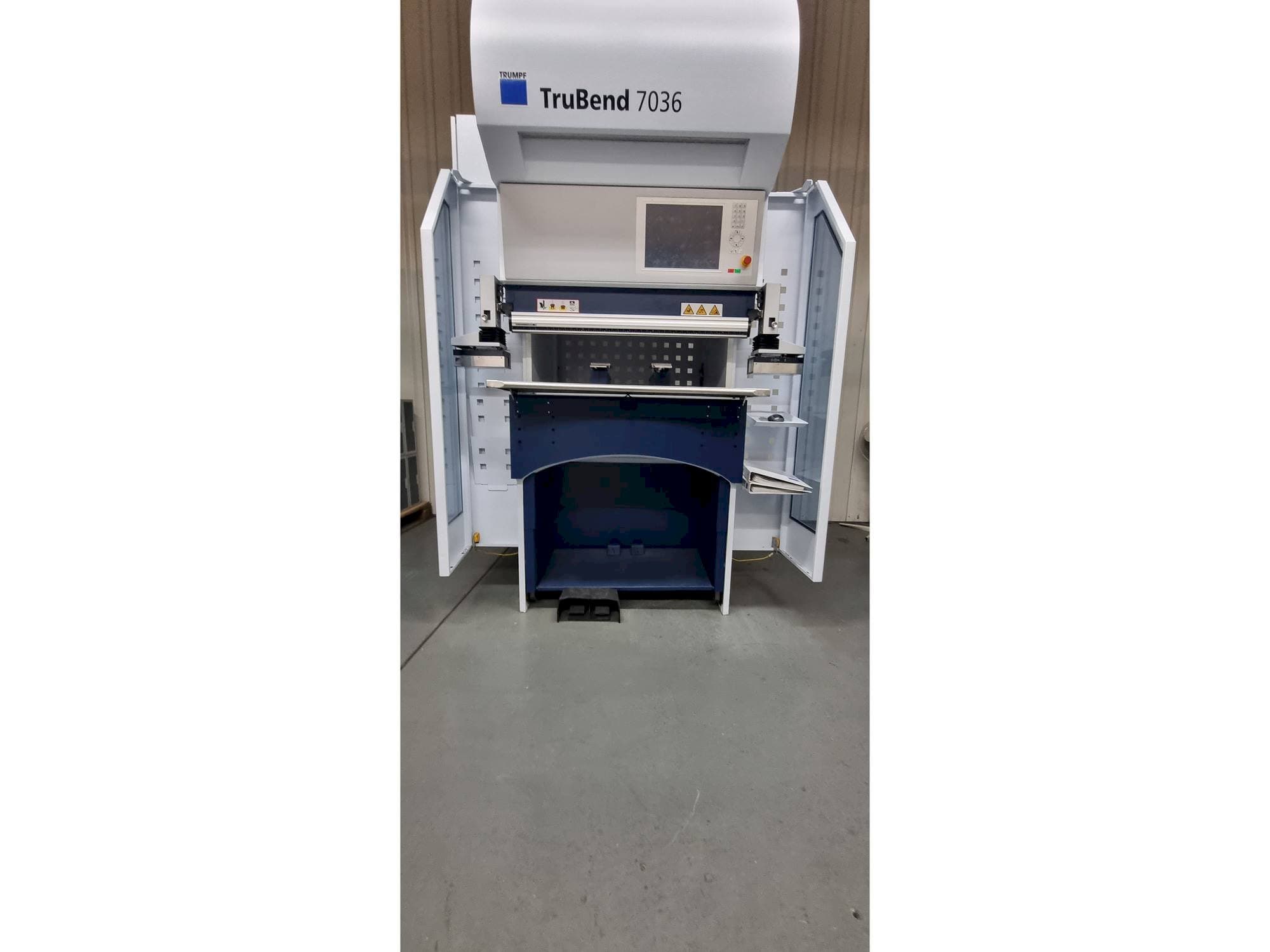 Koneen  TRUMPF TruBend 7036 etunäkymä